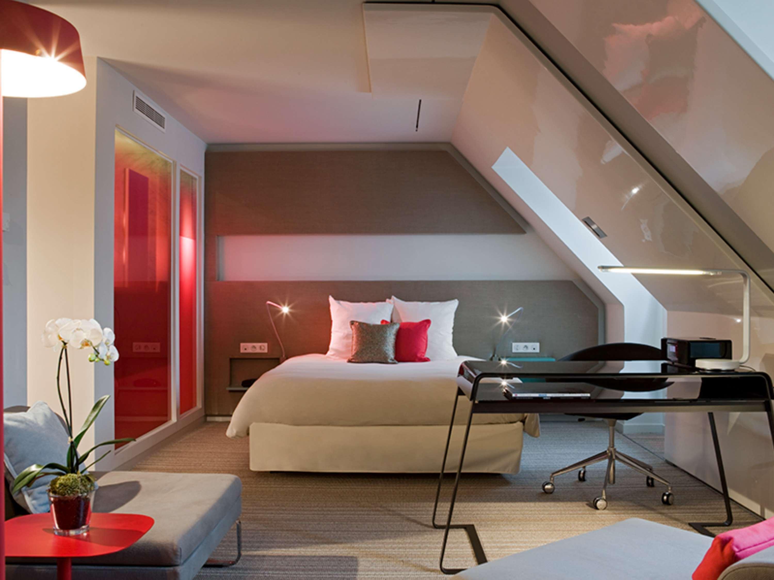 Junior Suite Queen Size Bed