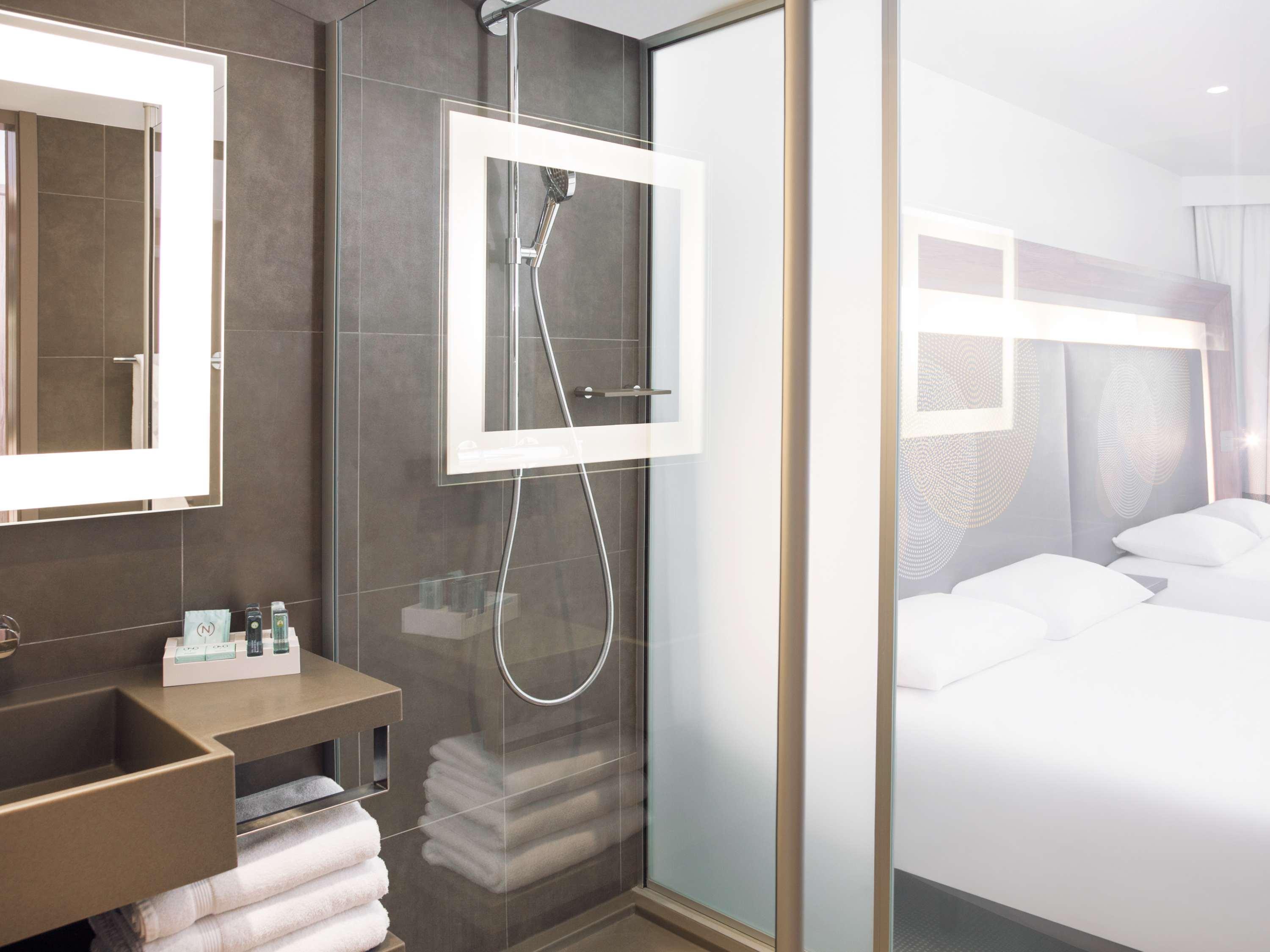 Double Classic Queen Bed