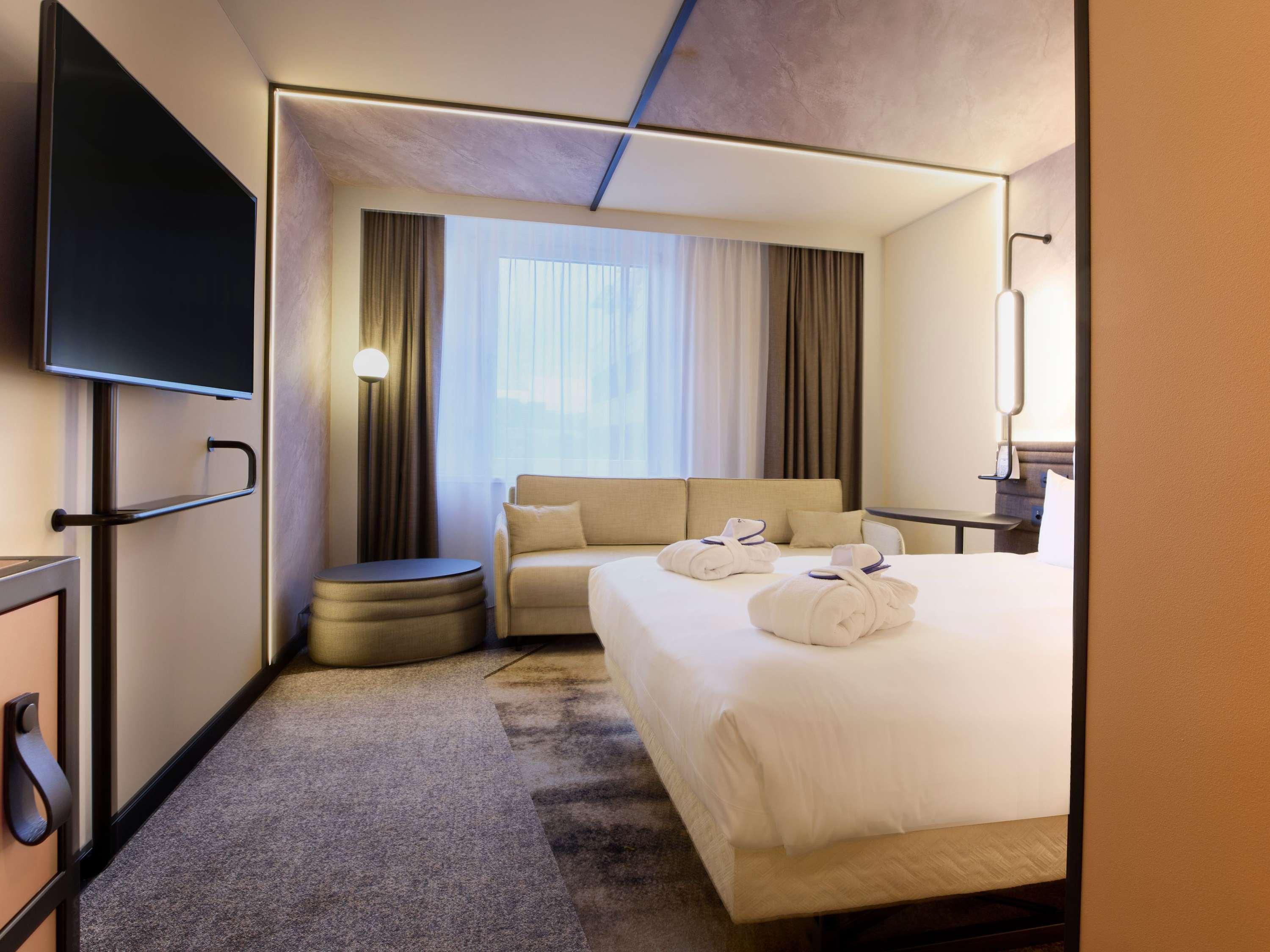 Family Room Executive