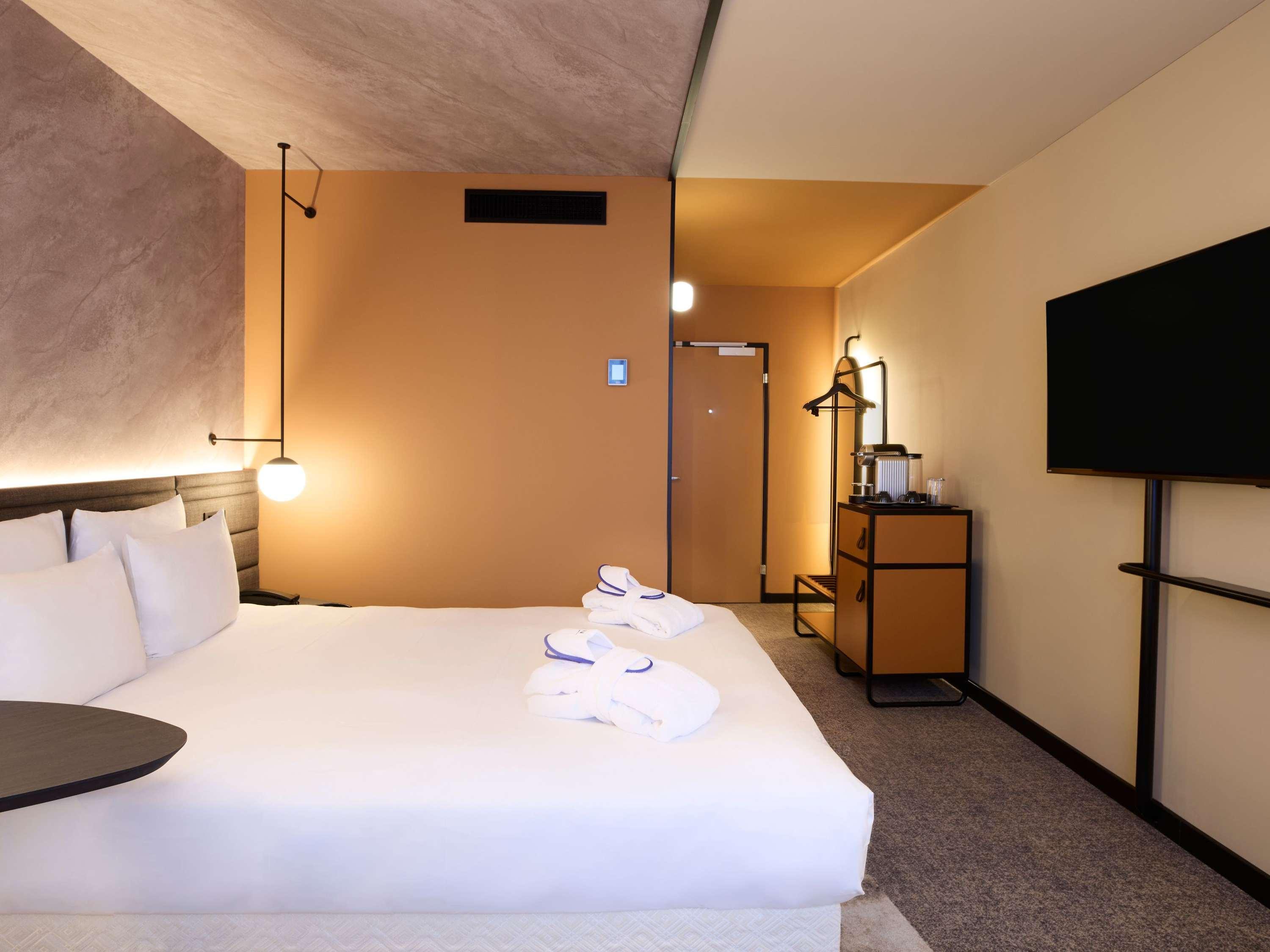 Family Room Executive