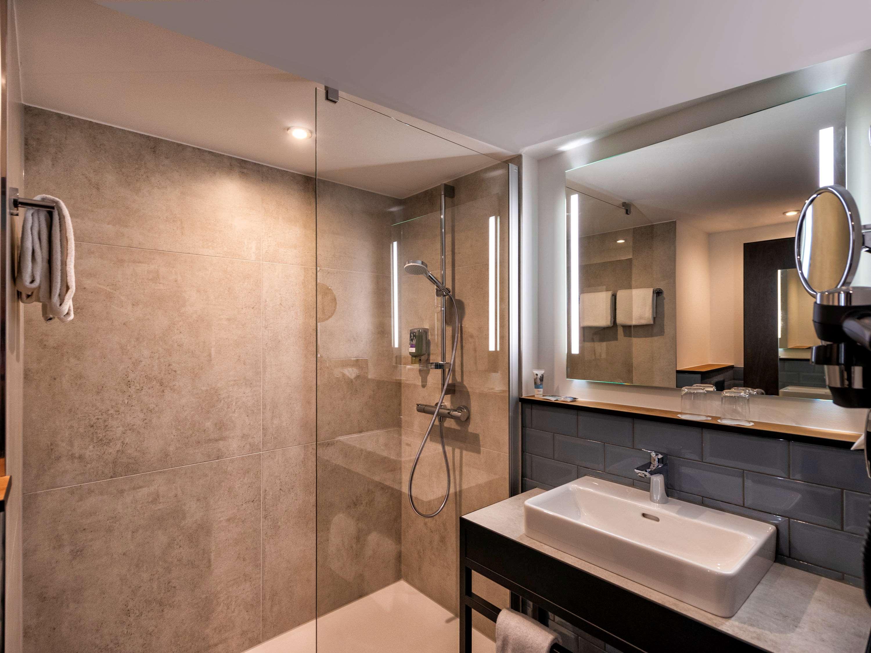 Double Queen Size Bed