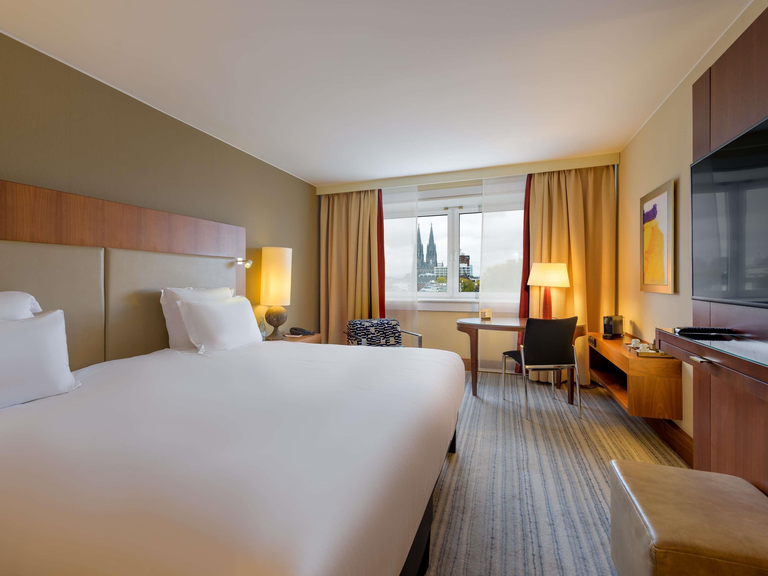 Room King Size Bed