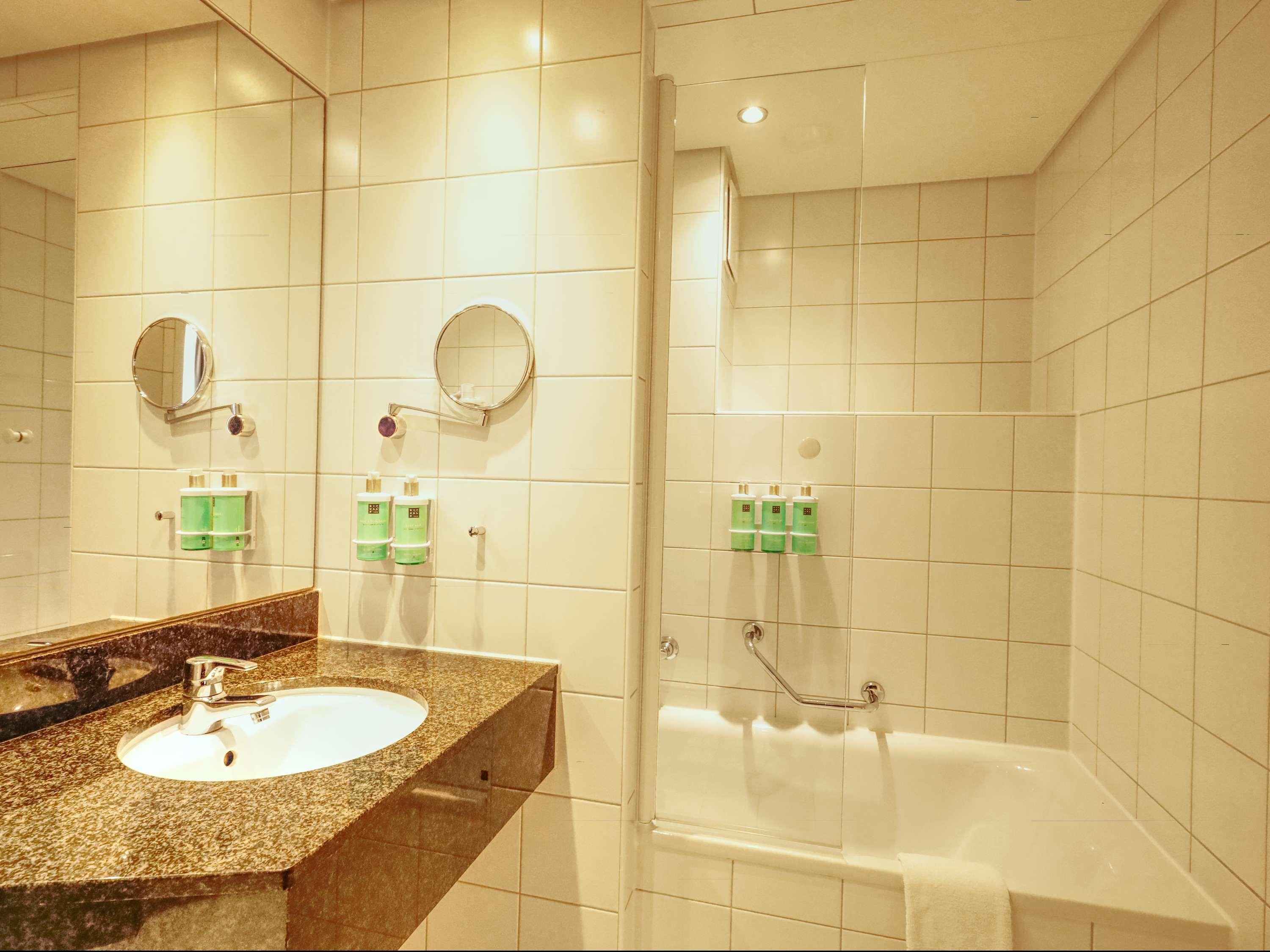 Double Executive Queen Bed