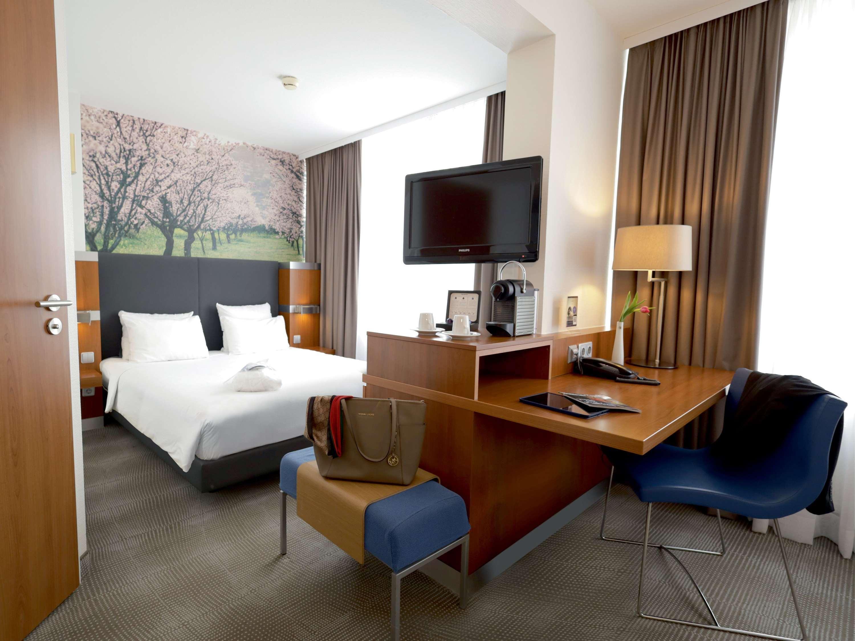 Double Executive Queen Bed