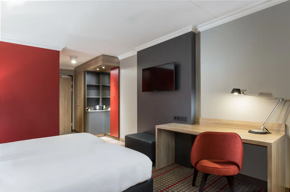 Double Queen Size Bed