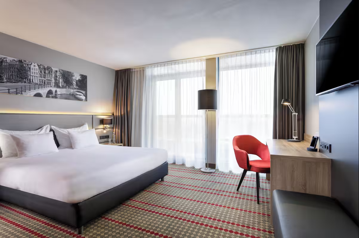 Double Deluxe King Bed