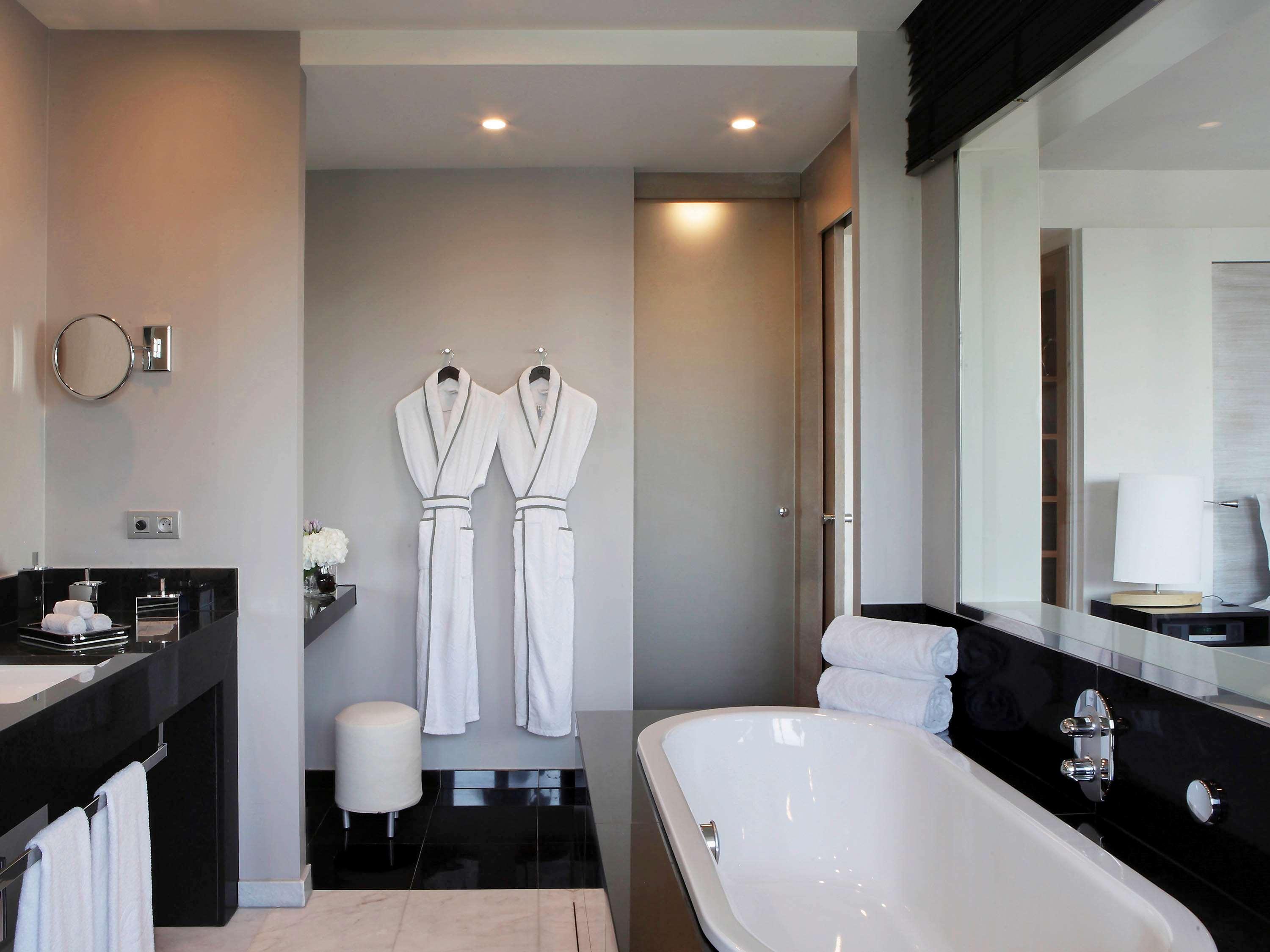 Suite City View King Bed