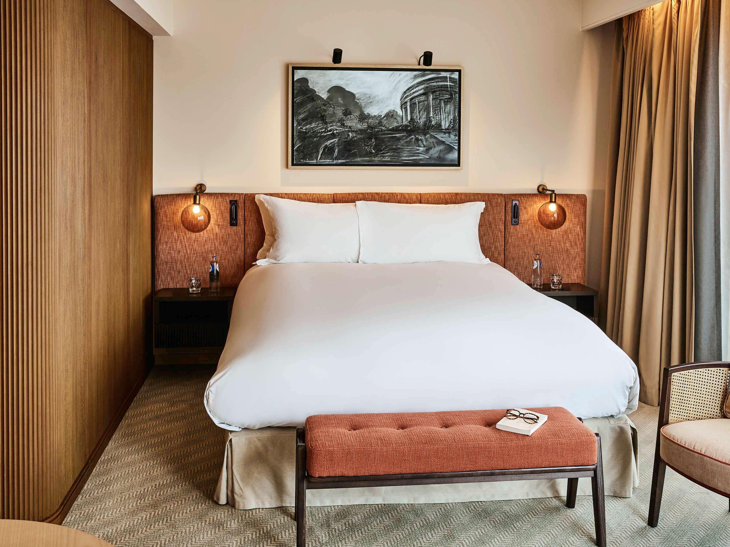 Junior Suite Queen Size Bed