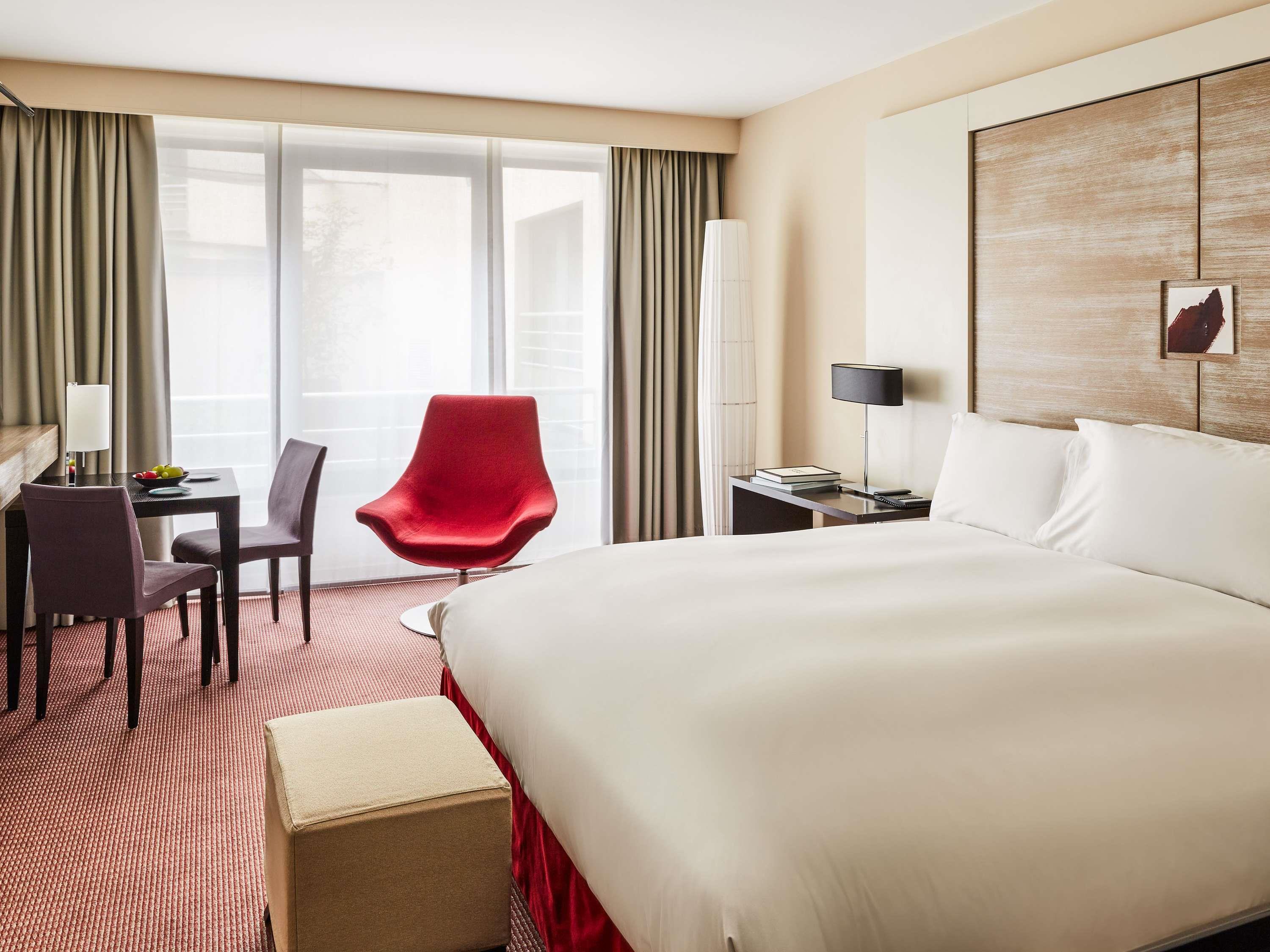 Double Classic Queen Bed