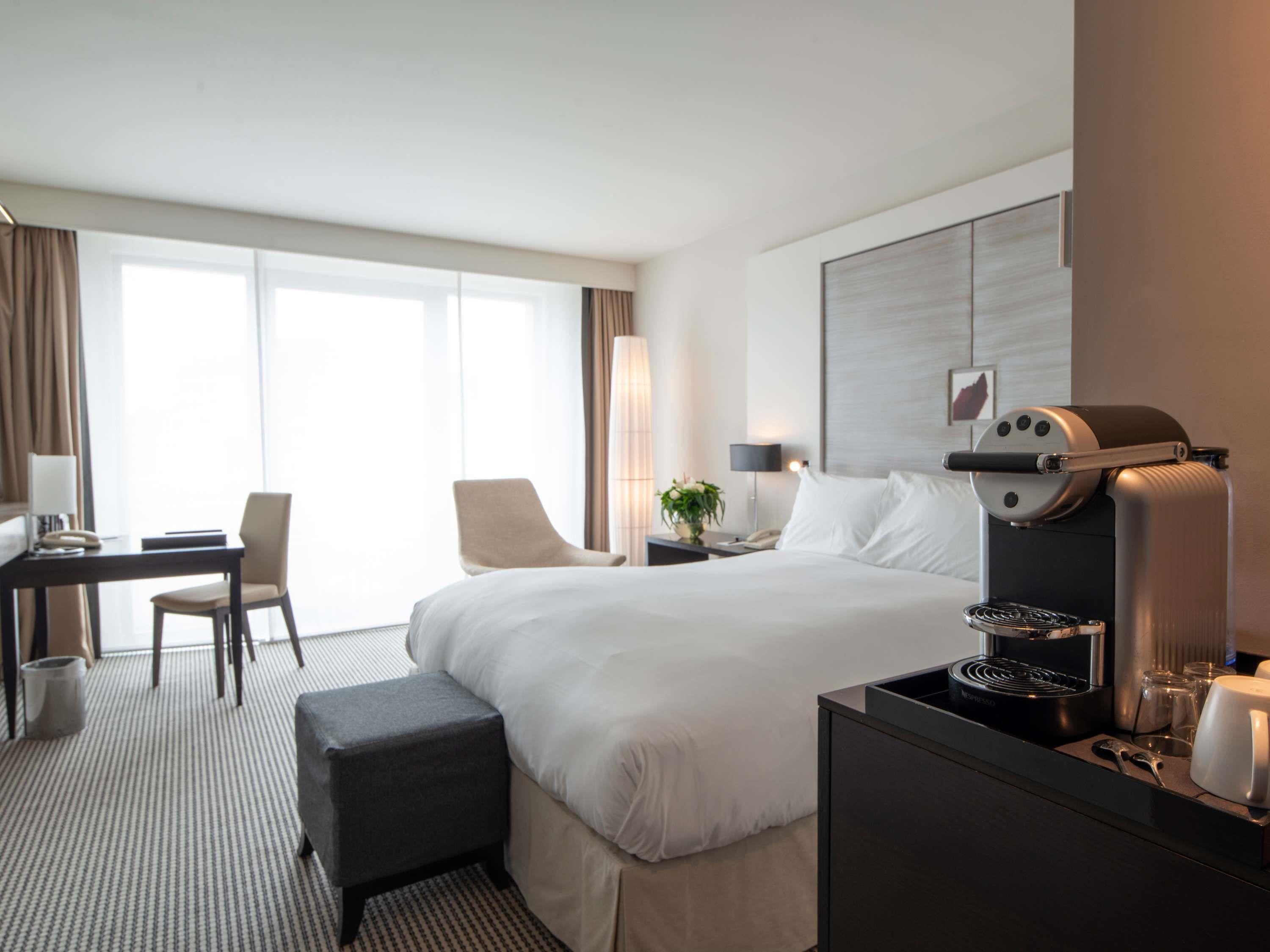 Double Classic Queen Bed