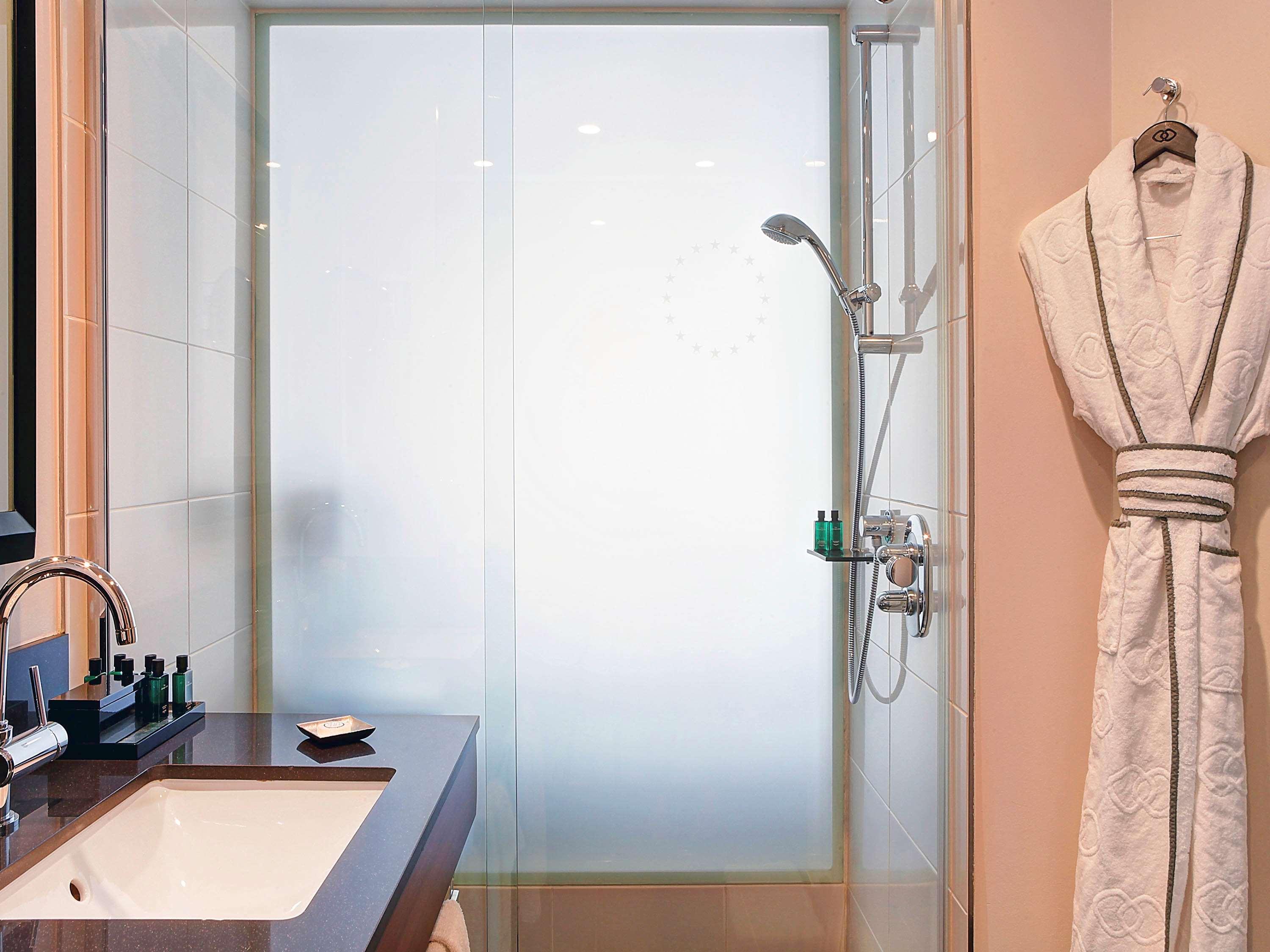 Double Classic Queen Bed