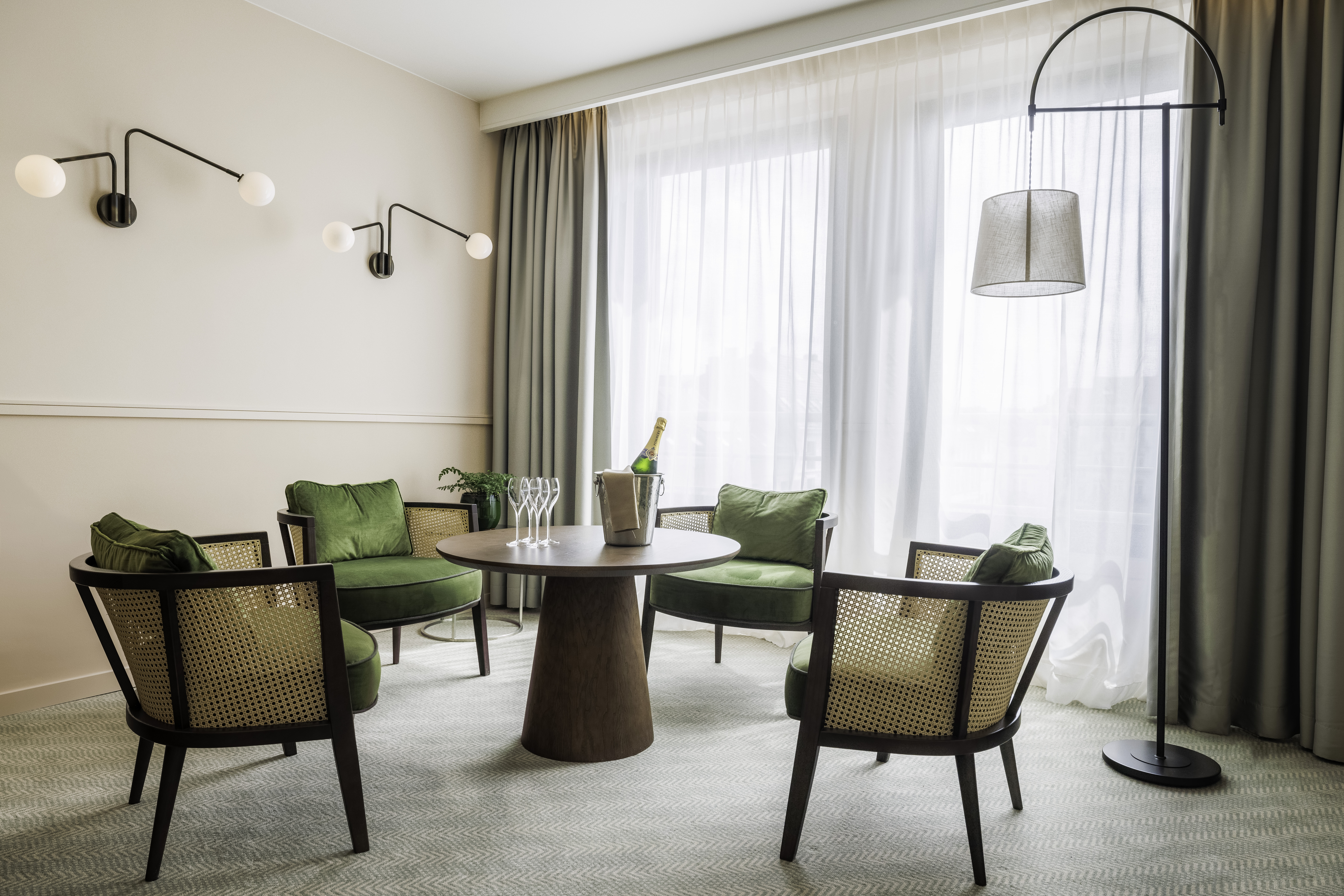 Junior Suite Queen Size Bed