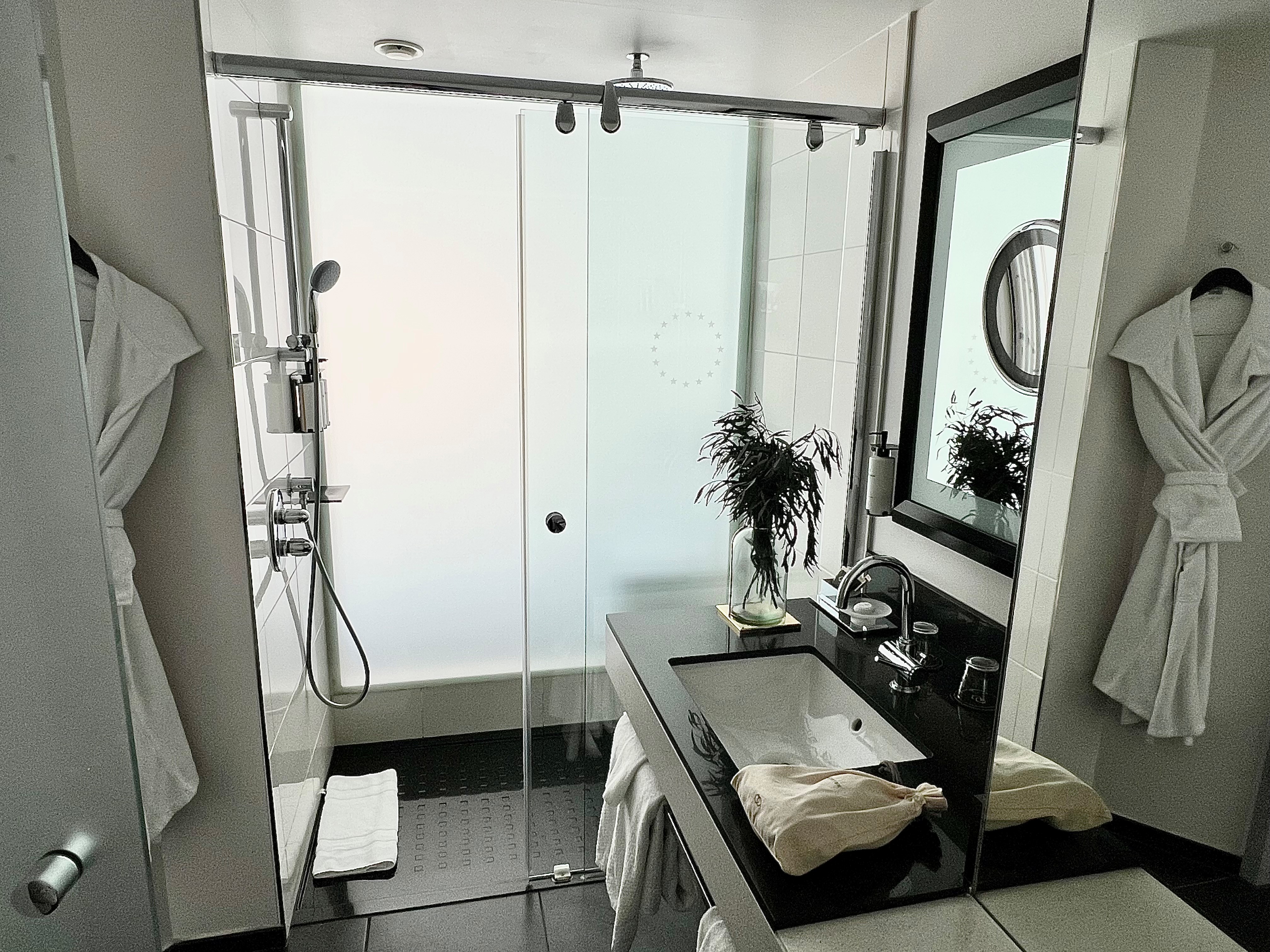 Double Classic Queen Bed