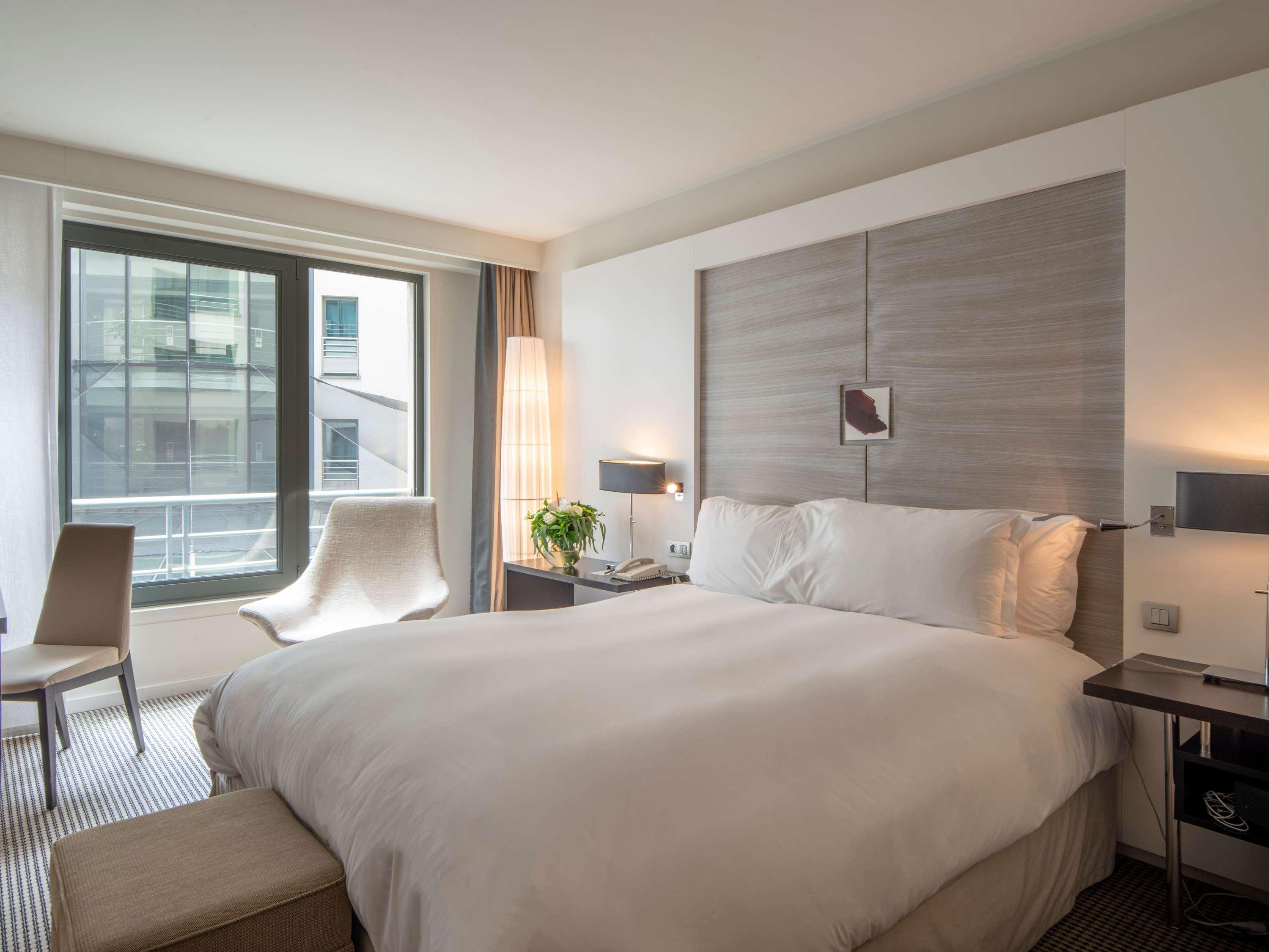 Double Classic Queen Bed