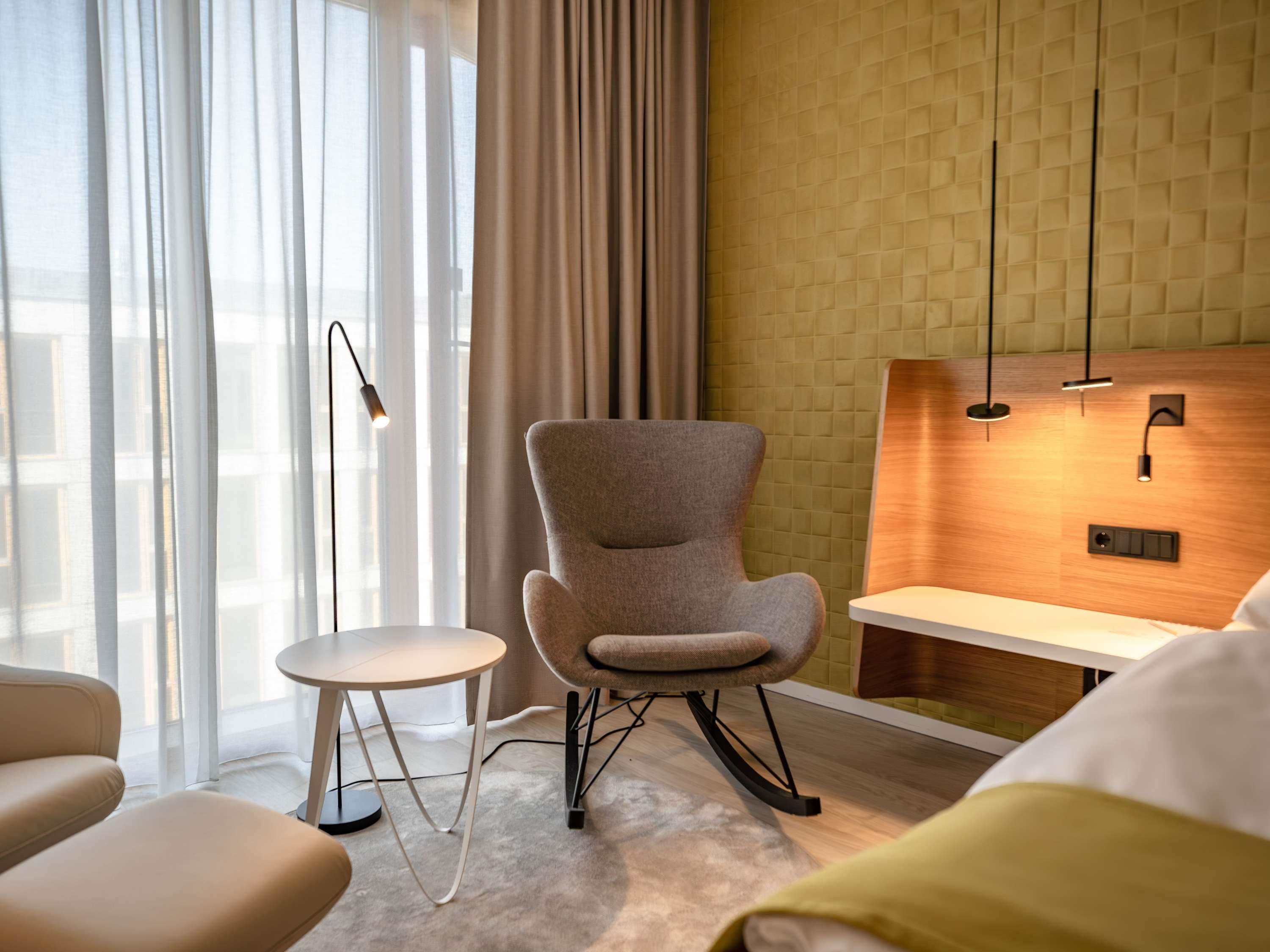 Double Executive Queen Bed