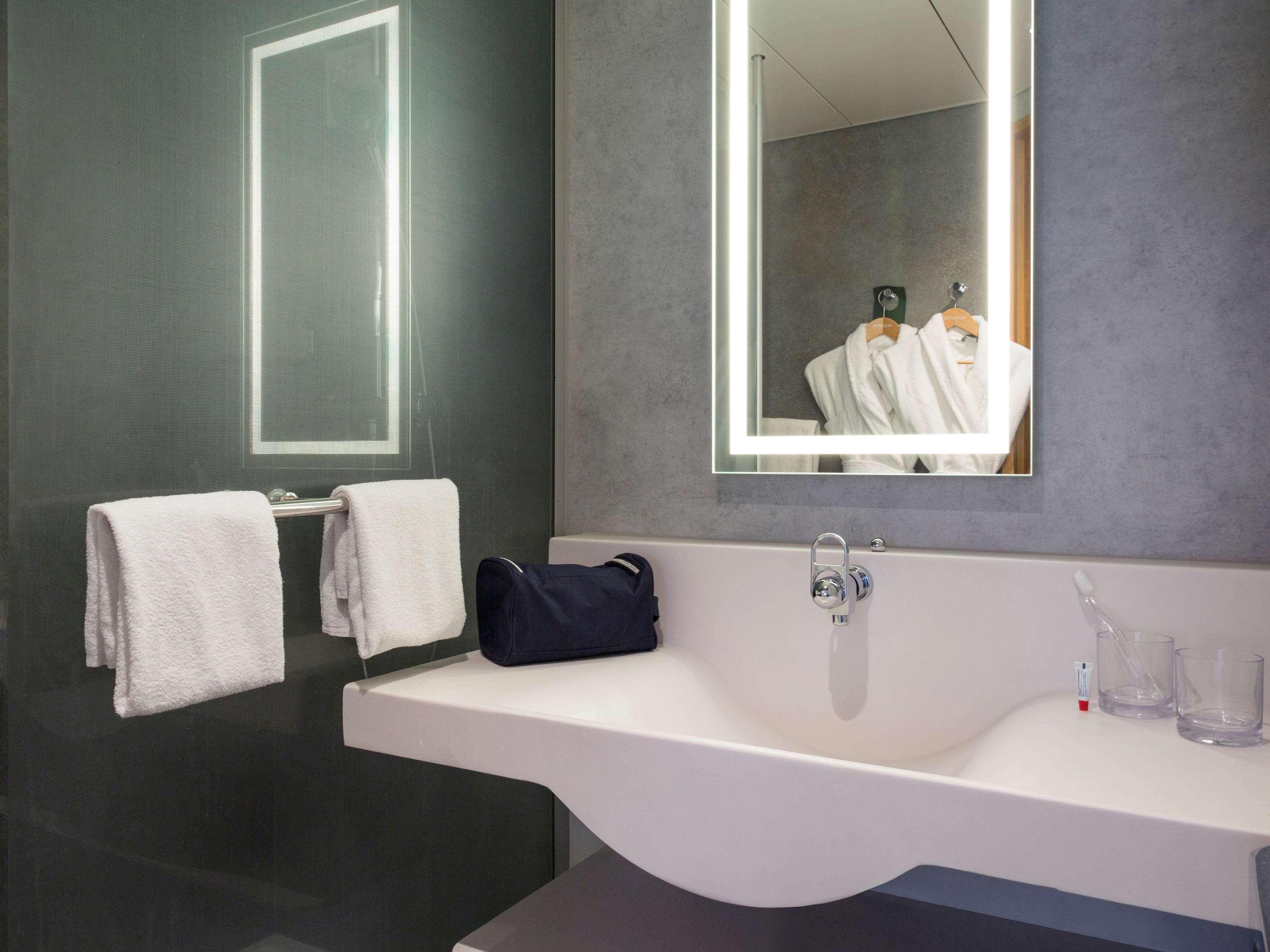 Double Executive Queen Bed