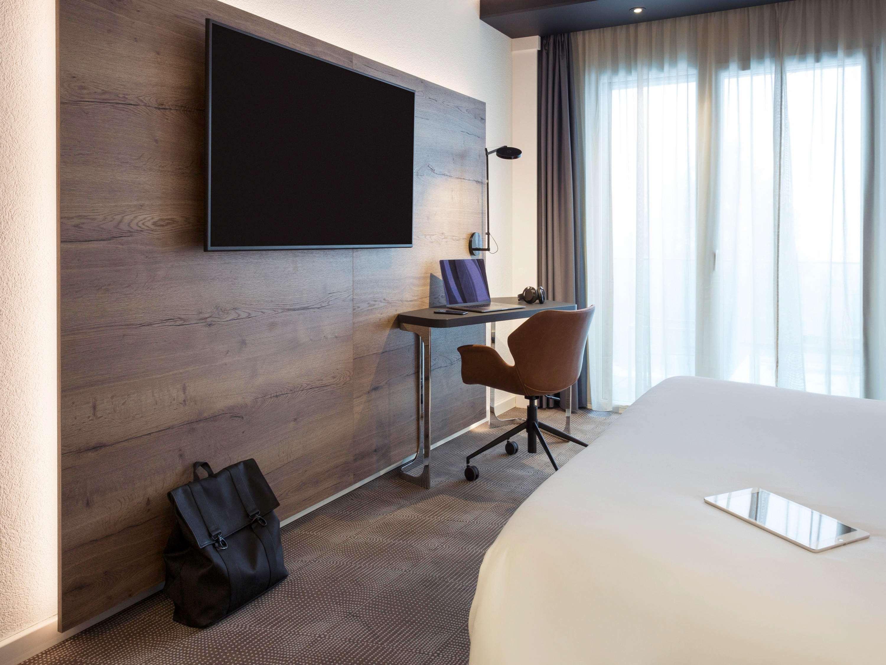 Double Executive Queen Bed