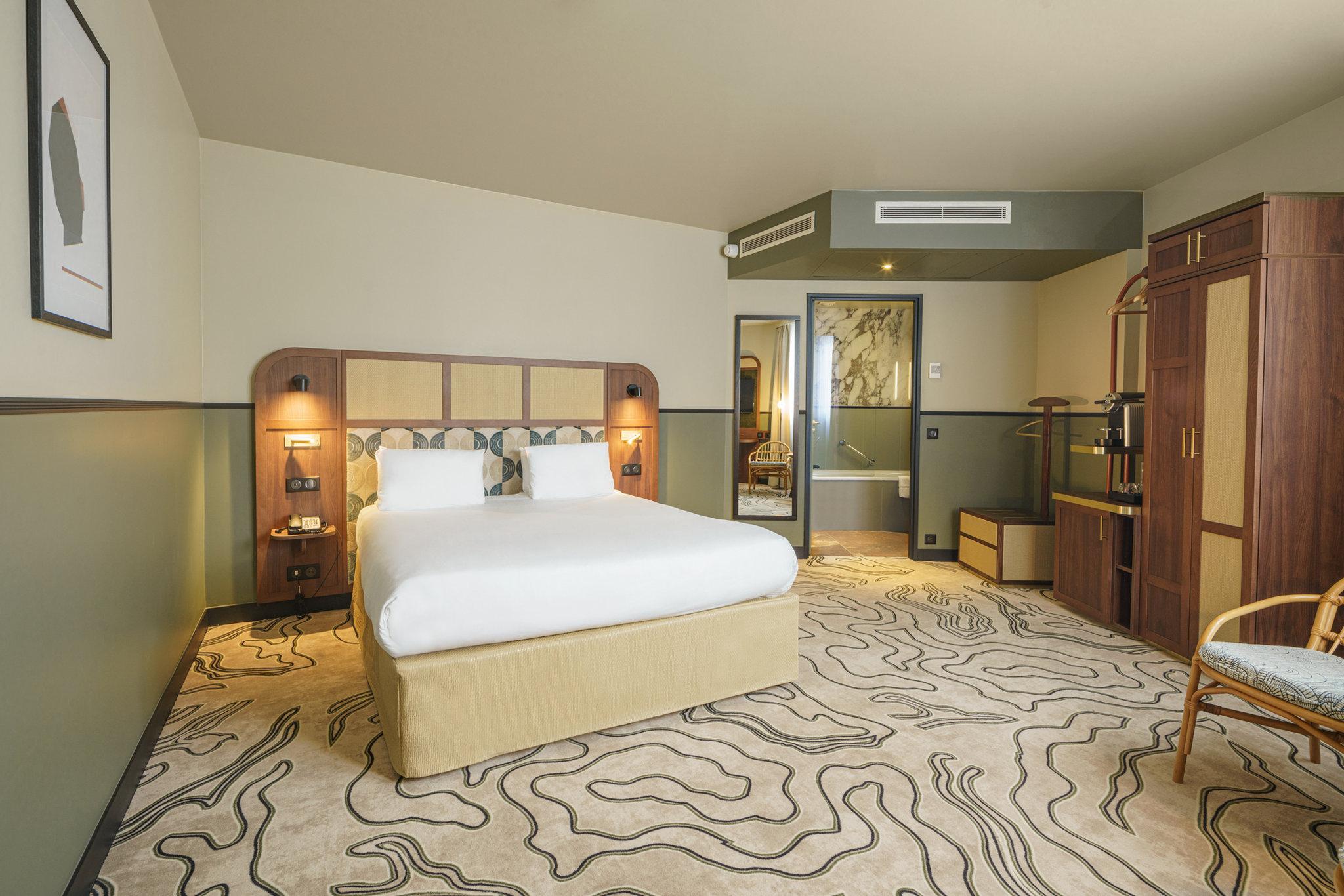 Double Premium Queen Bed