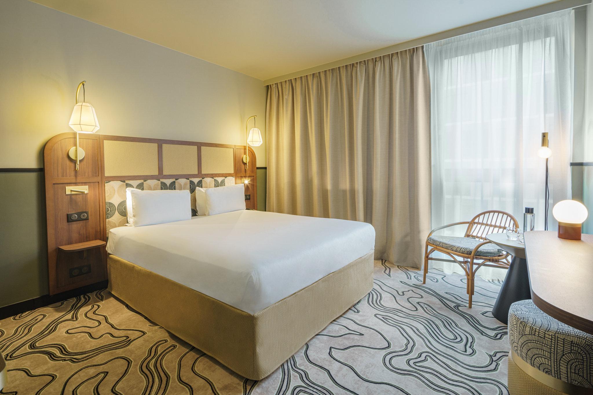 Double Queen Size Bed