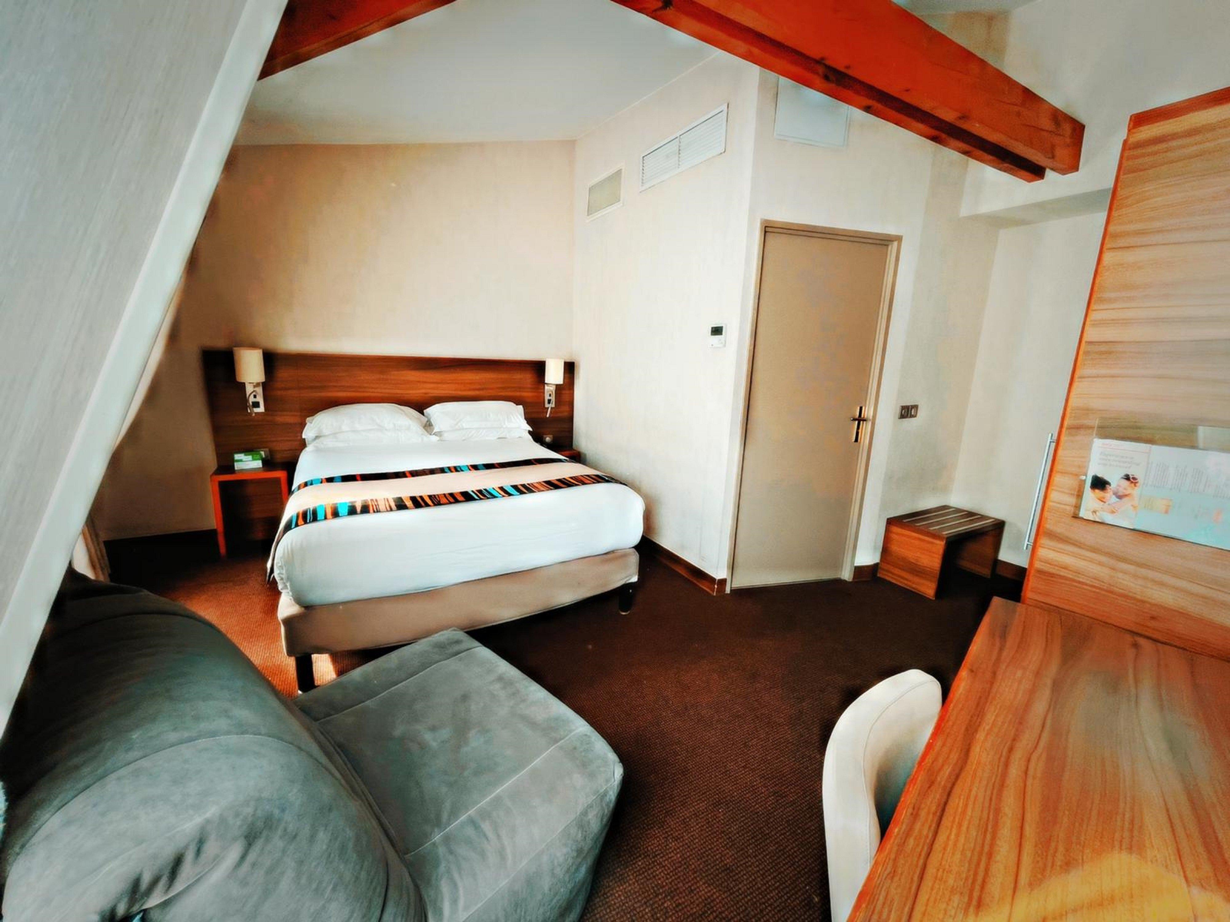 Suite Queen Bed Two Bedrooms