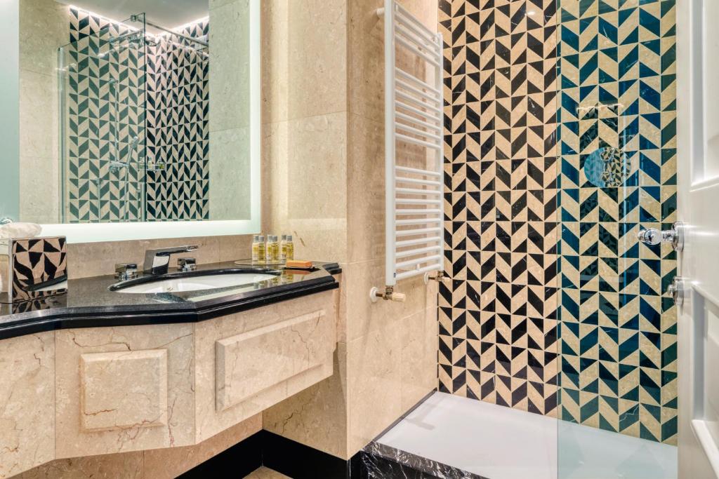 Double Superior Queen Bed