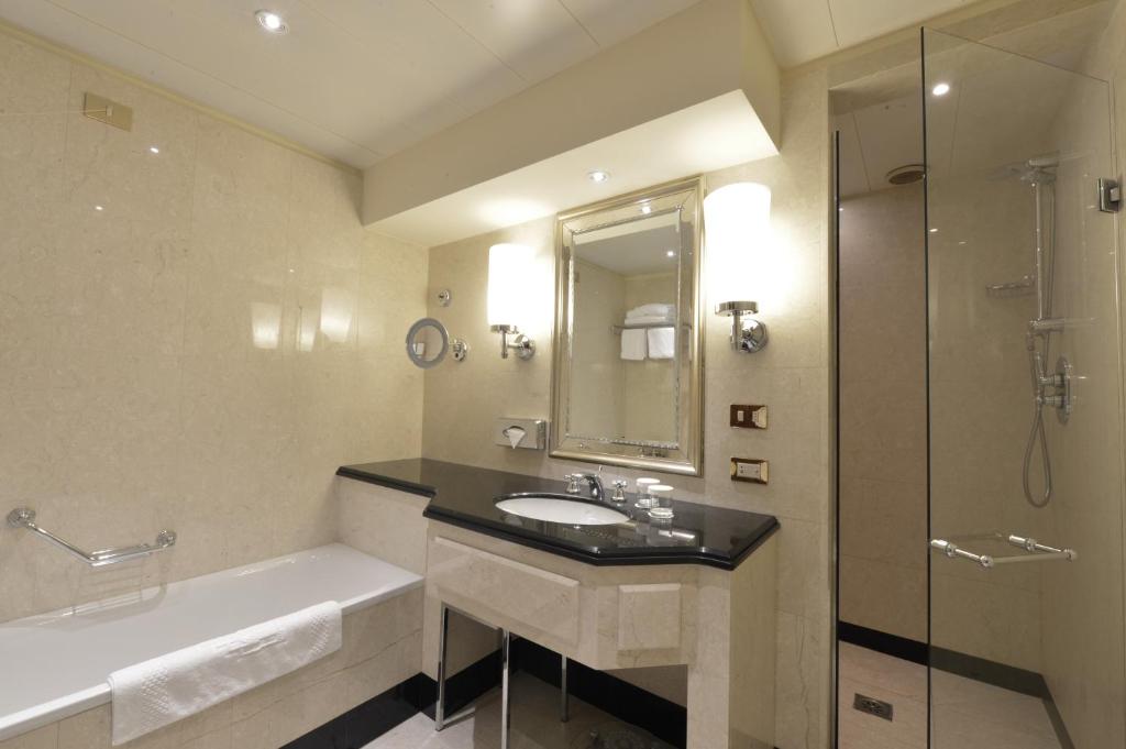 Double Guest Room King Bed