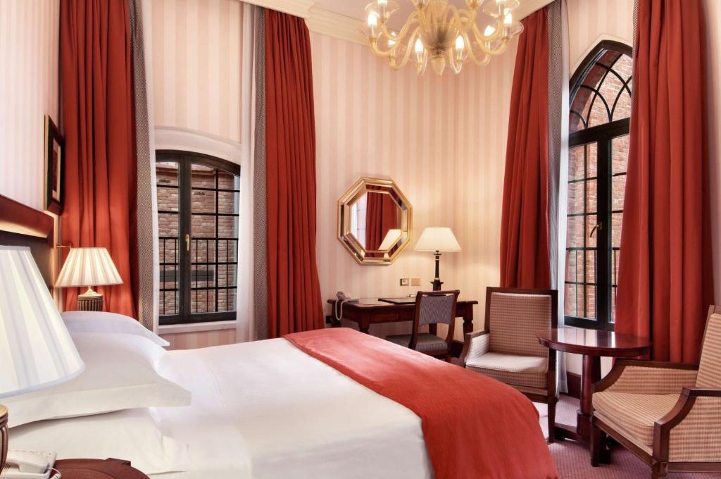 Double Guest Room King Bed