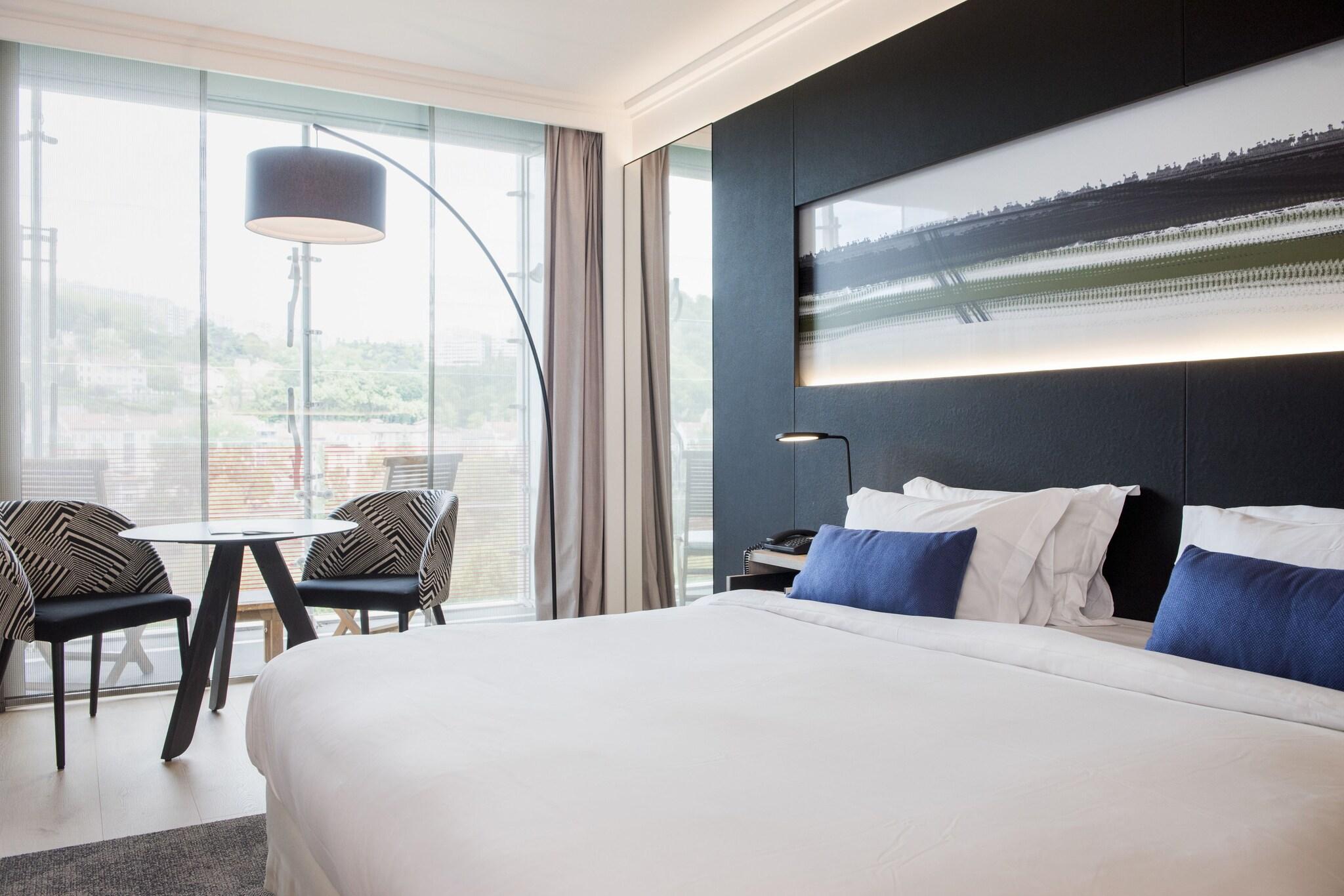 Double Deluxe King Bed