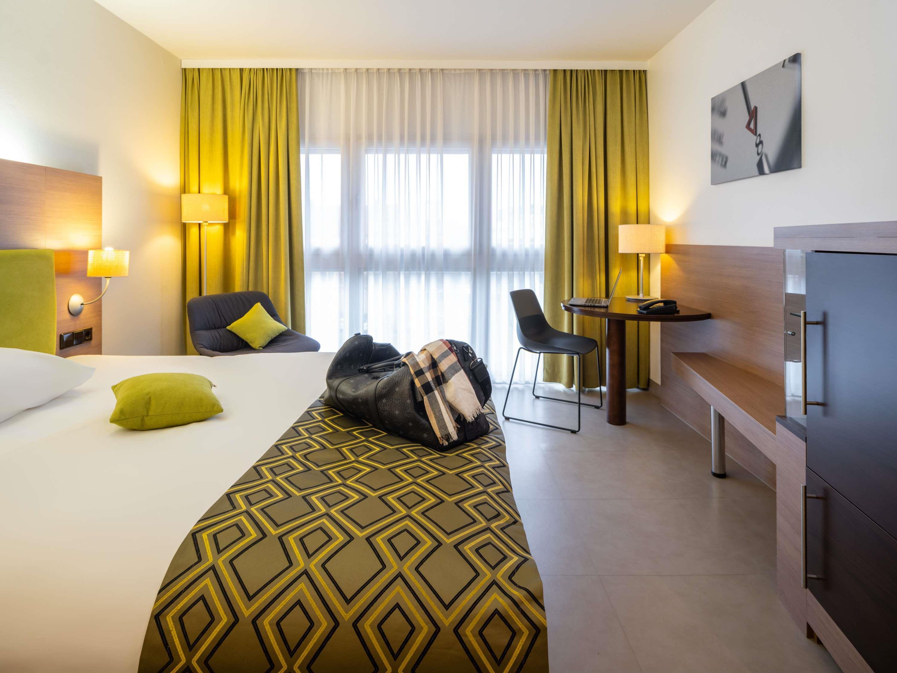 Double or Twin with Double Bed