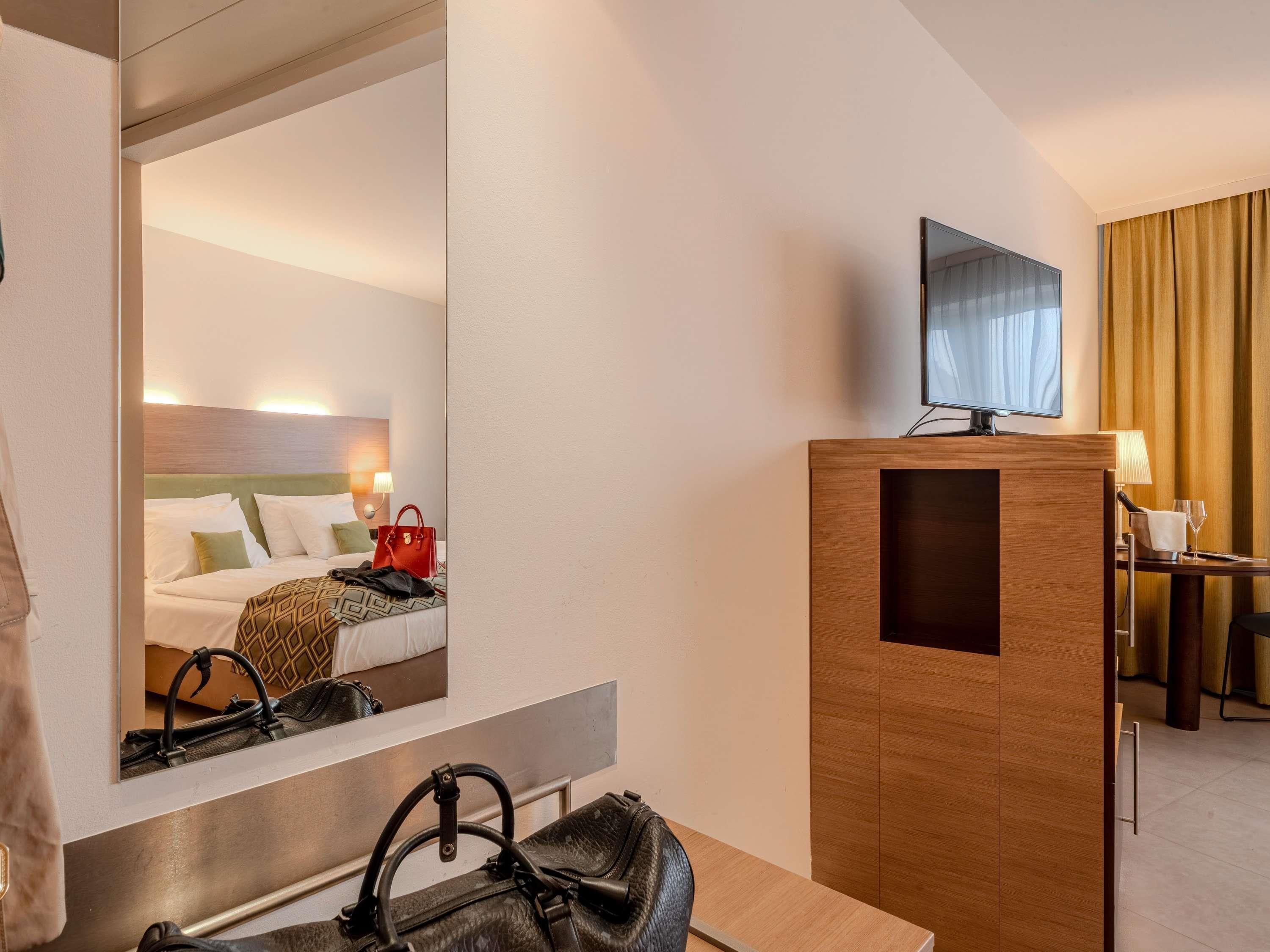 Double or Twin with Double Bed