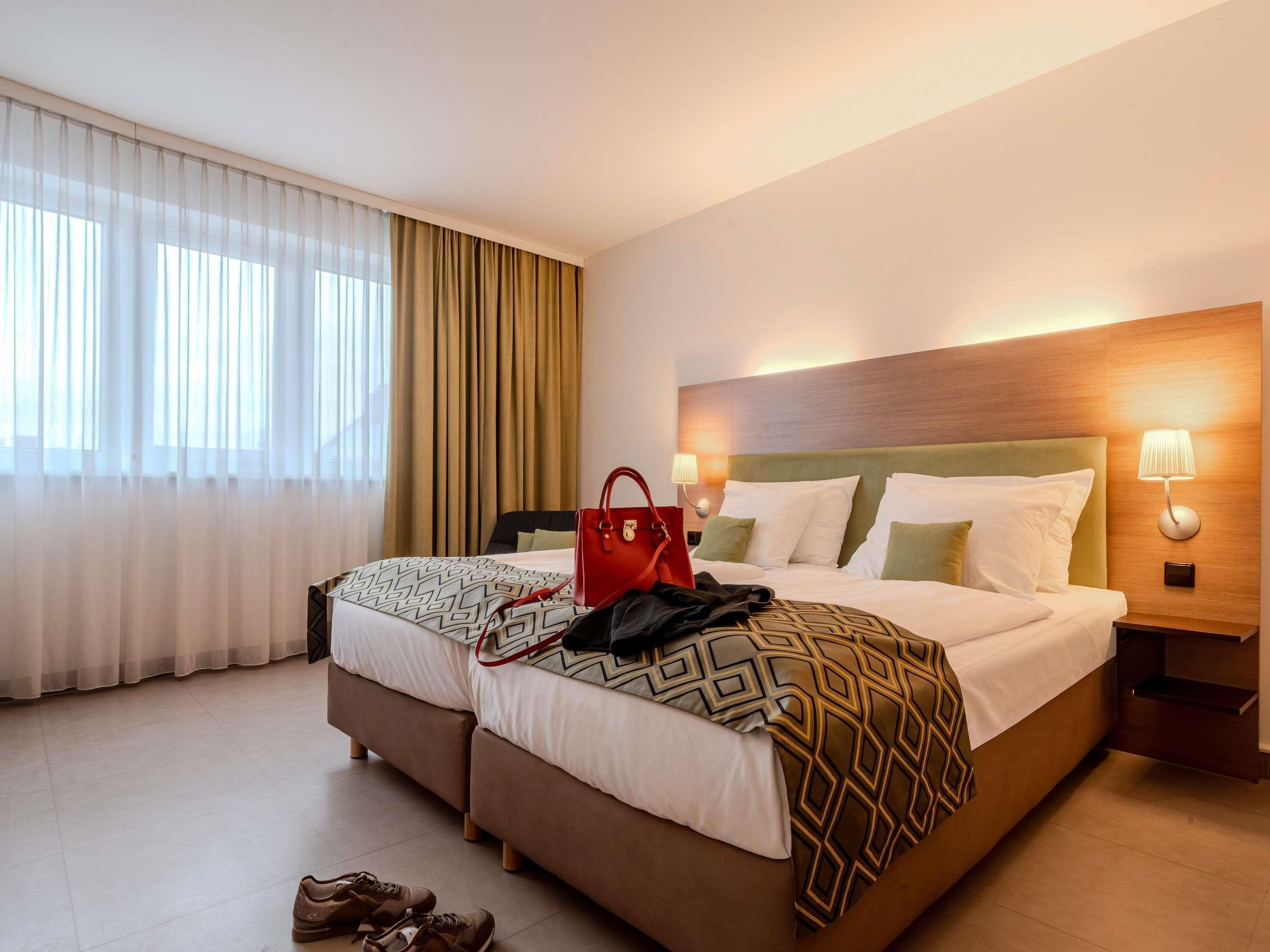 Double or Twin with Double Bed