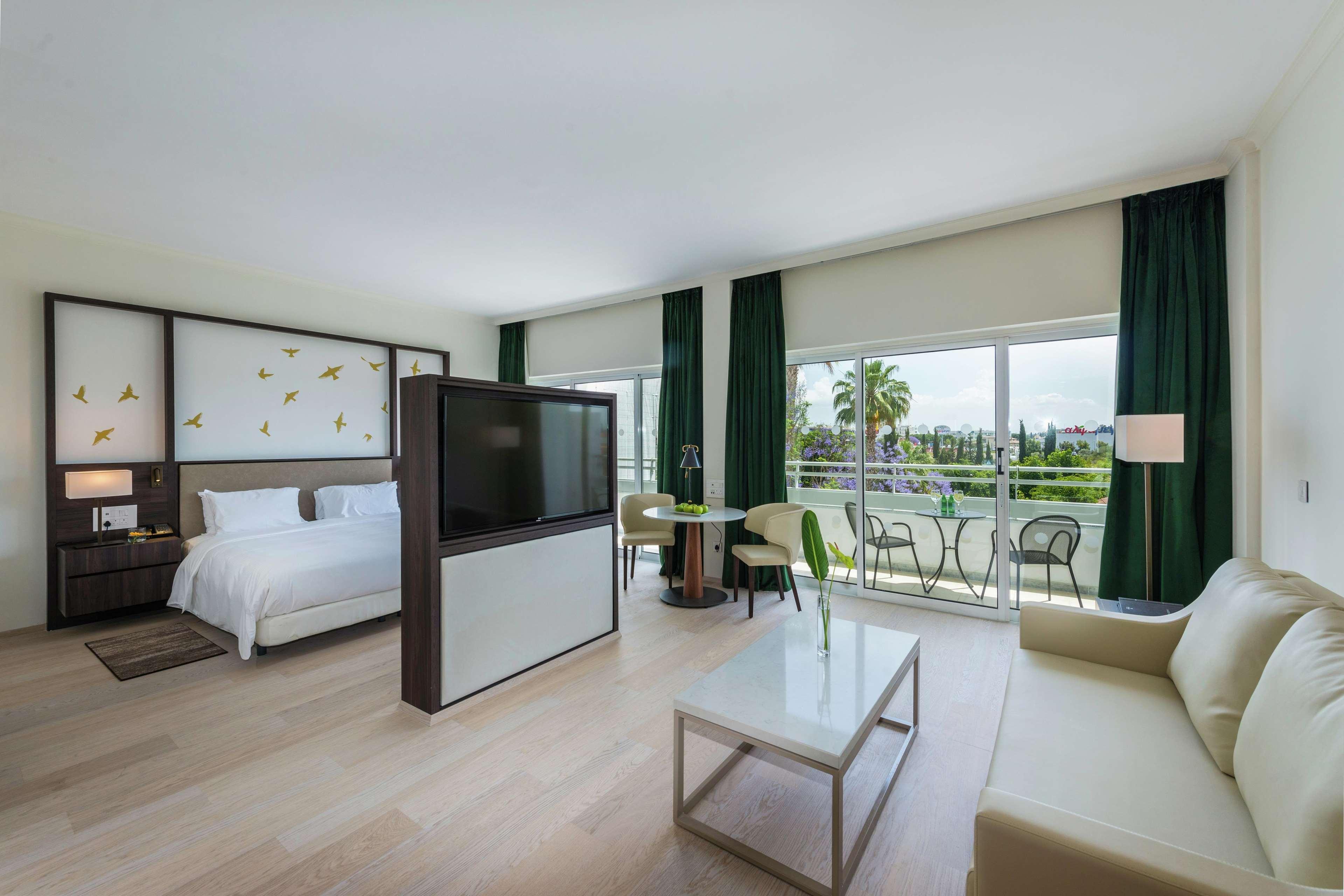 Junior Suite King Size Bed