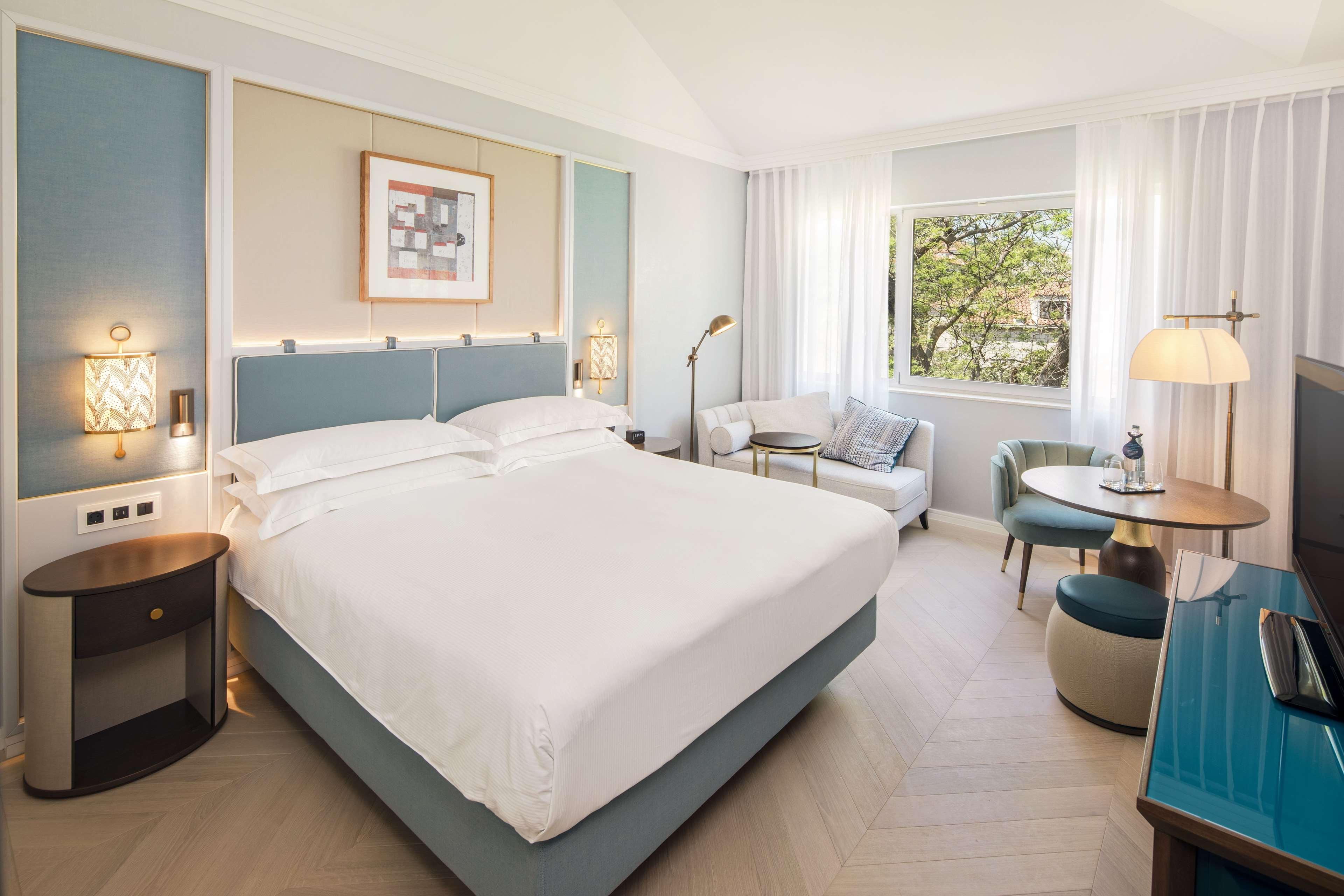 Double Superior King Bed