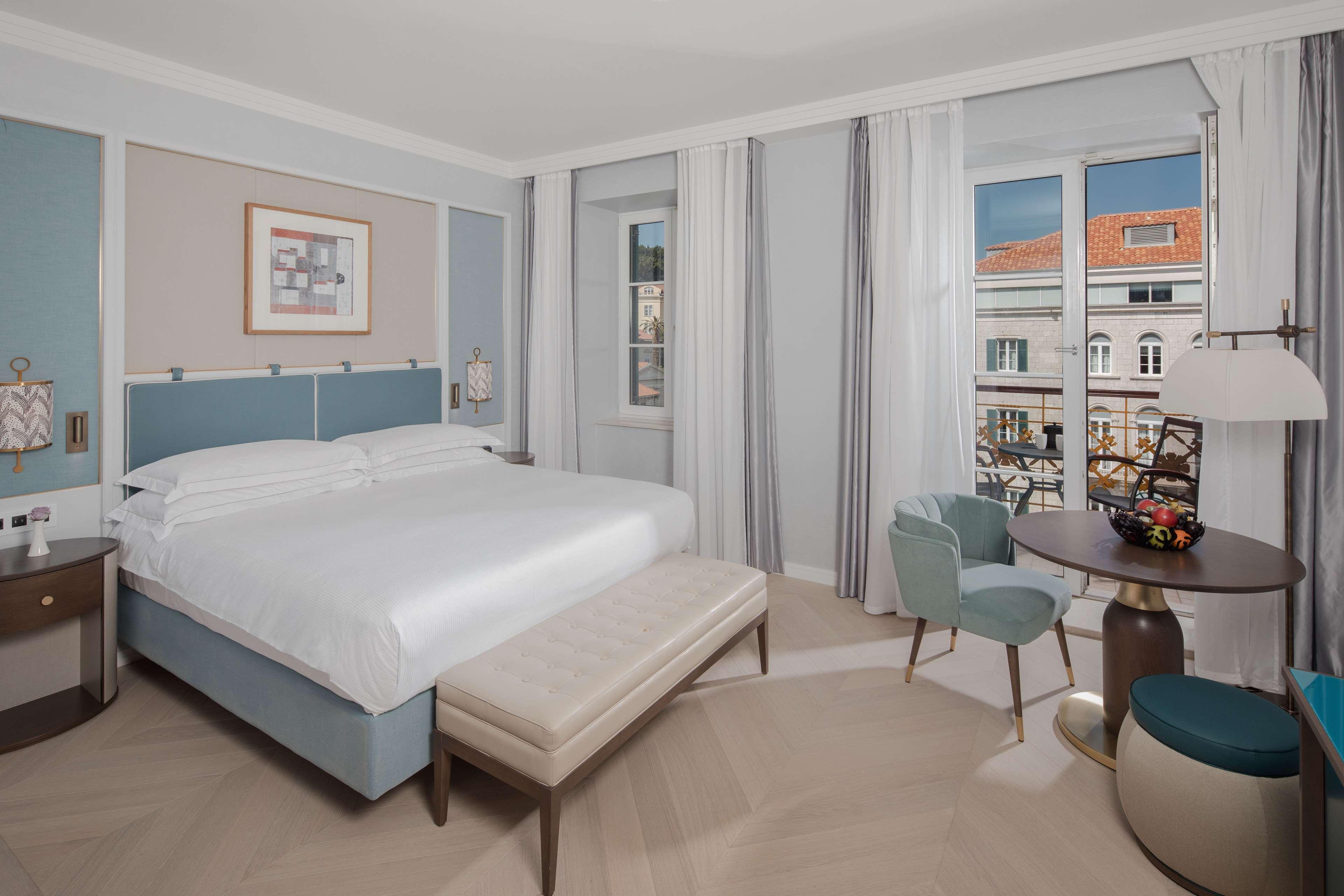 Double Executive King Bed