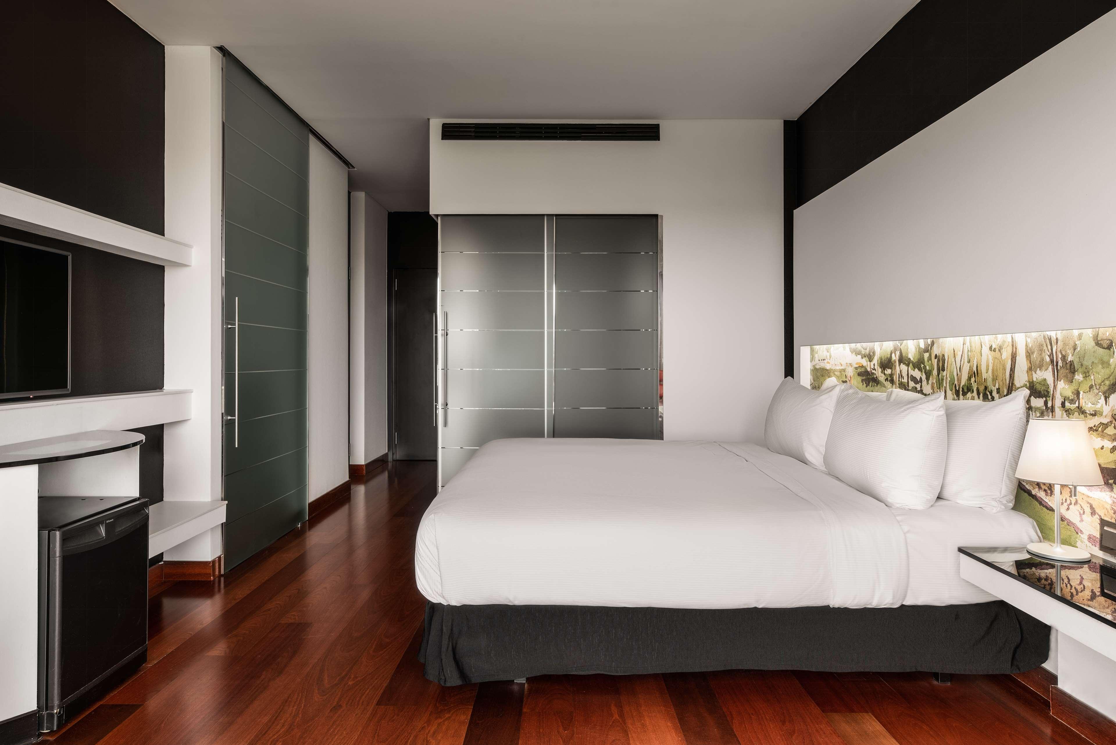 Double Guest Room King Bed