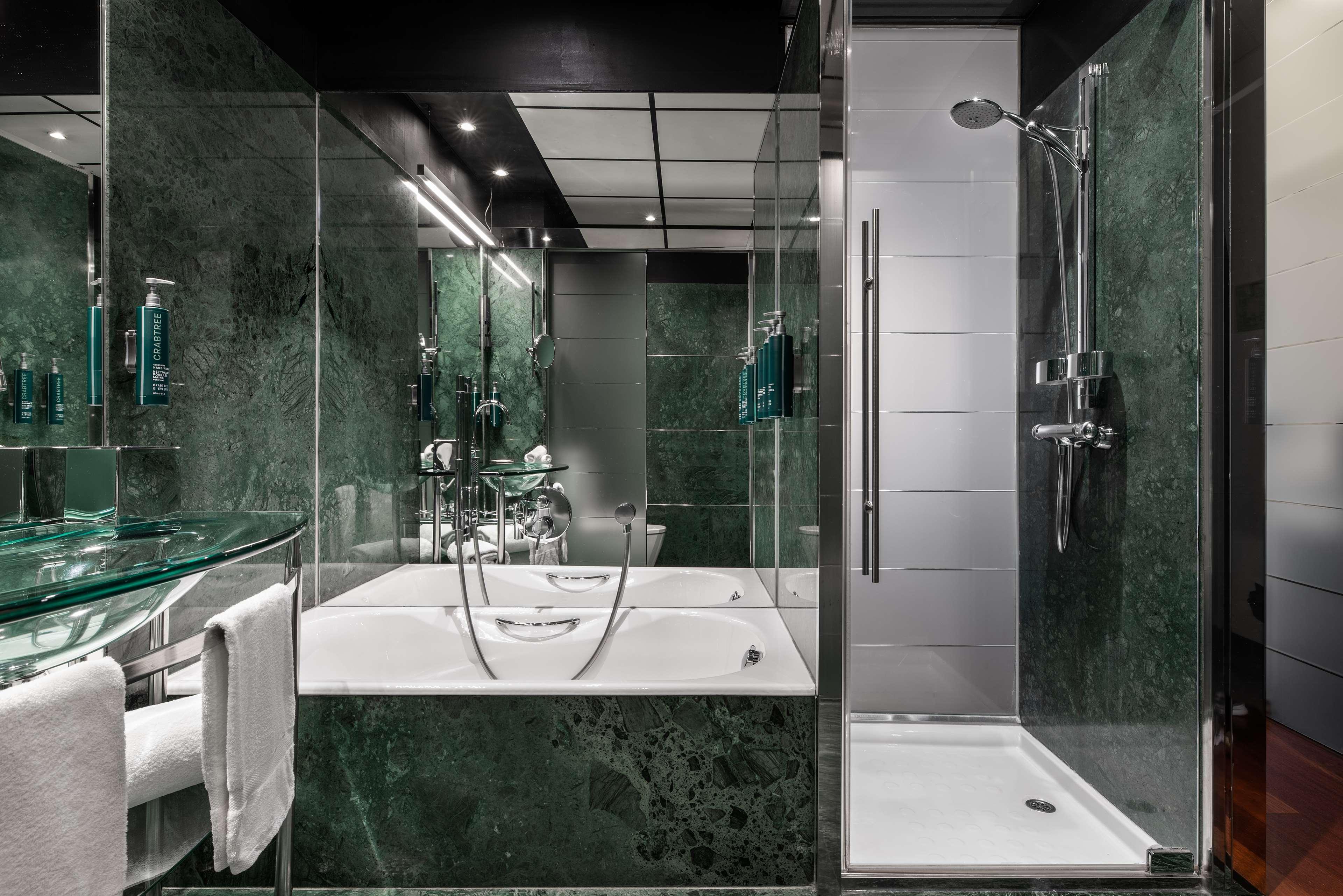 Double Deluxe King Bed