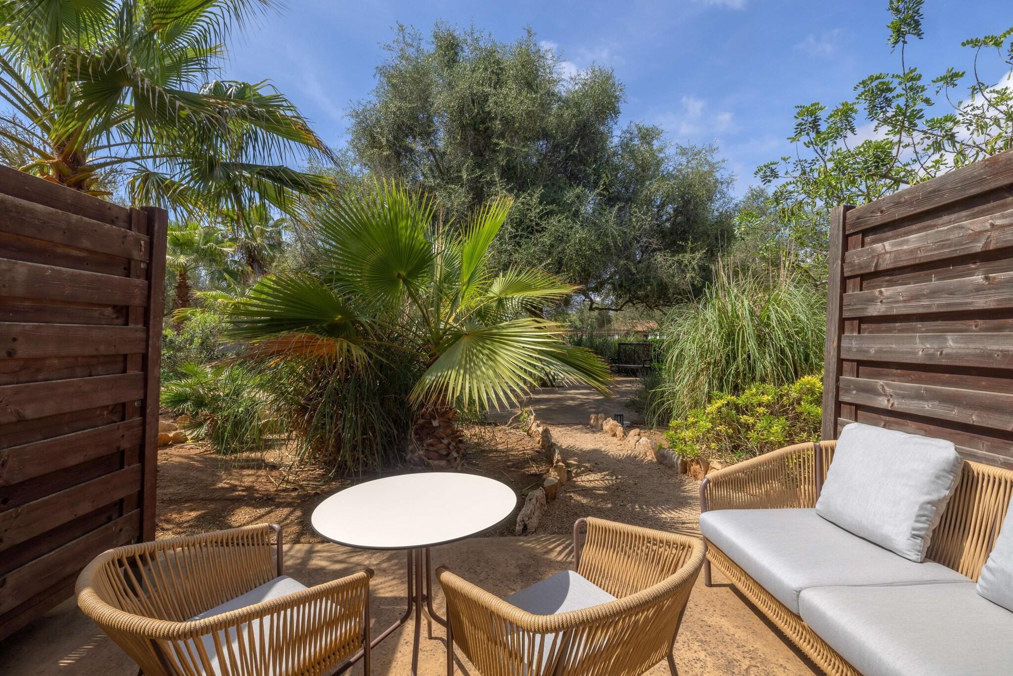 Junior Suite Queen Size Bed