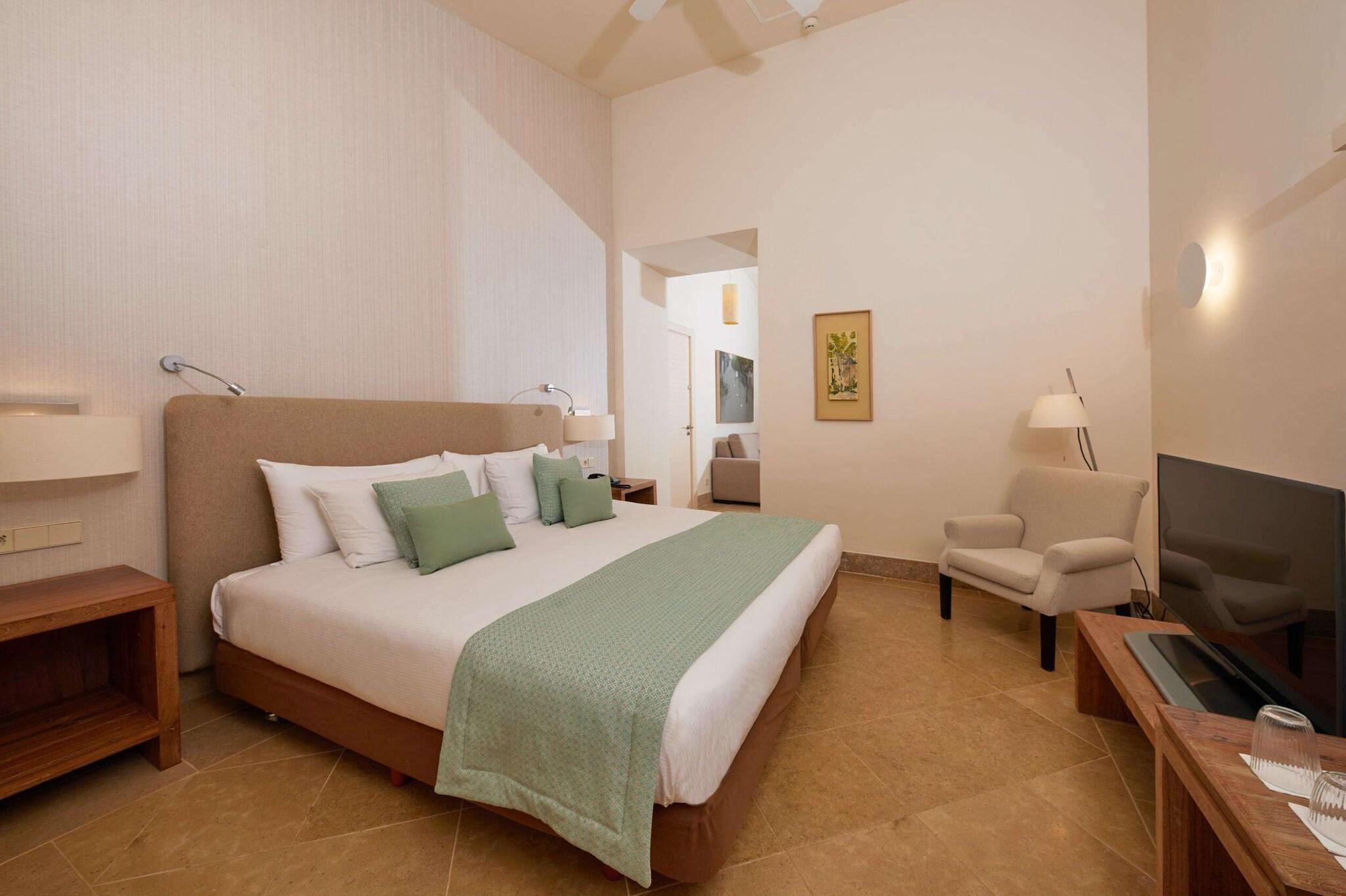 Junior Suite Queen Size Bed