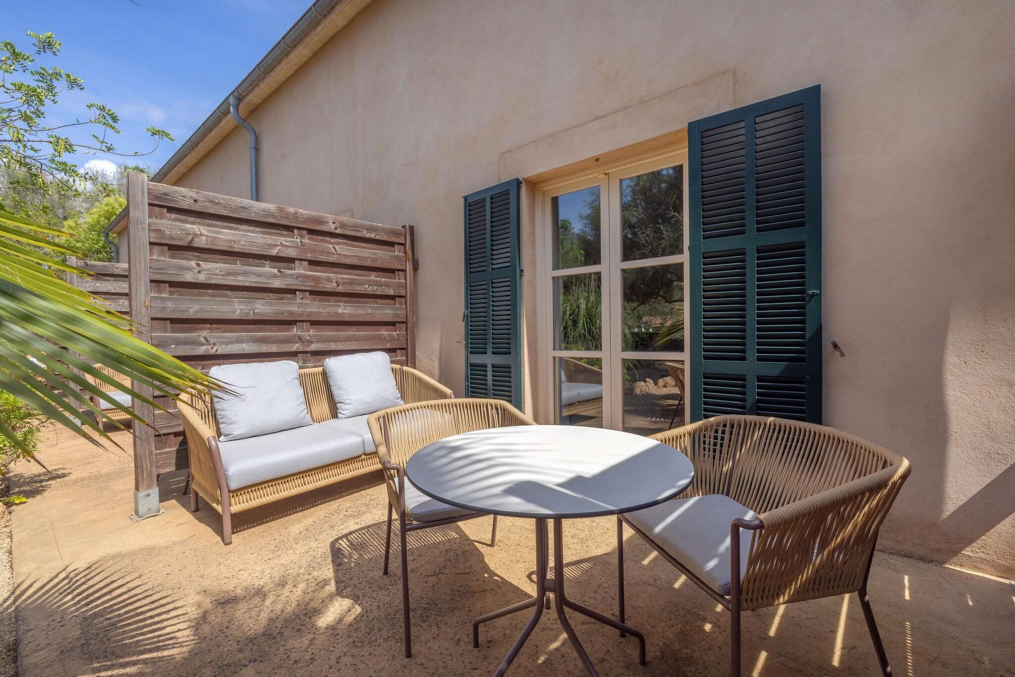 Junior Suite Queen Size Bed