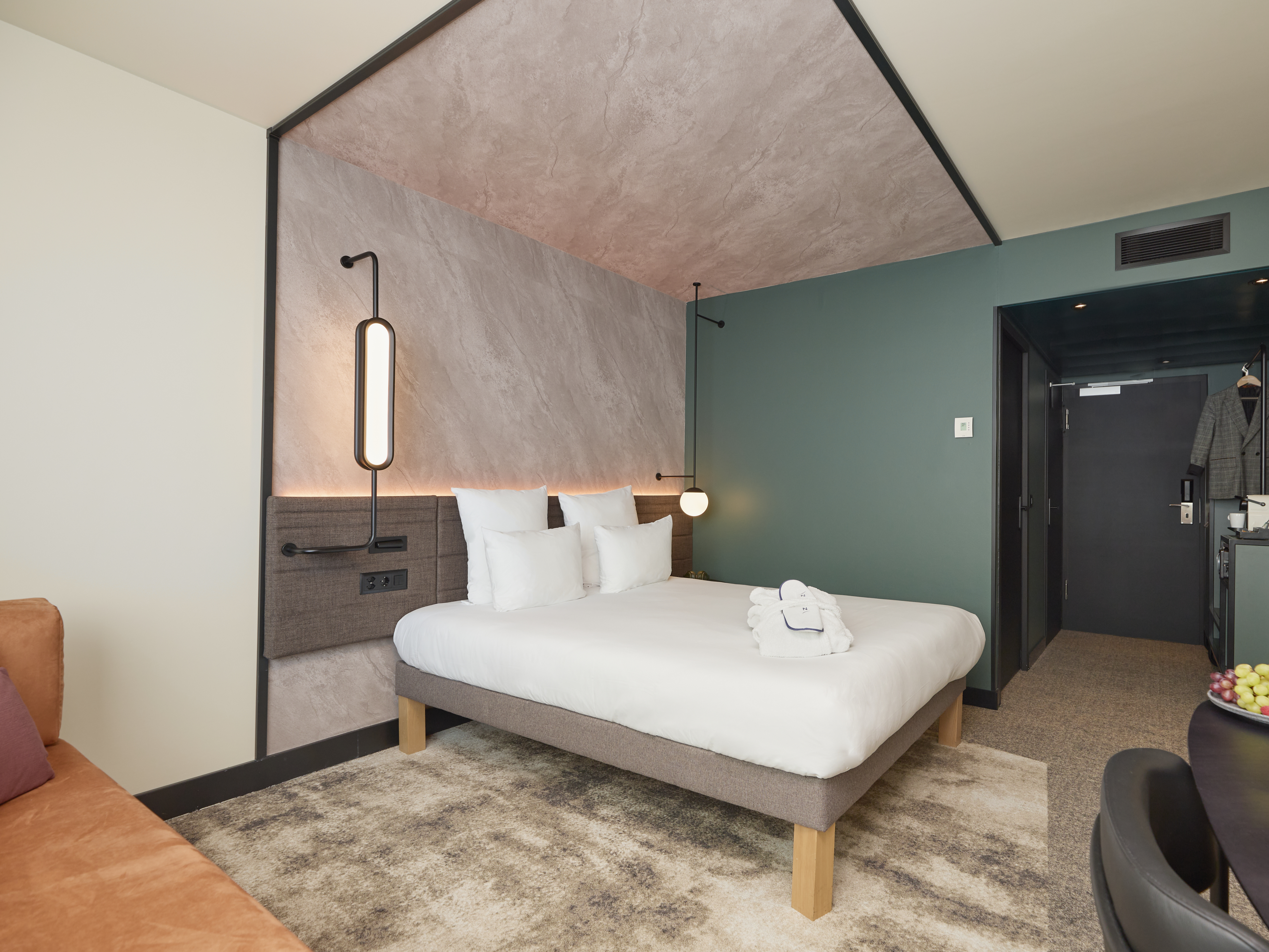 Double Executive Queen Bed