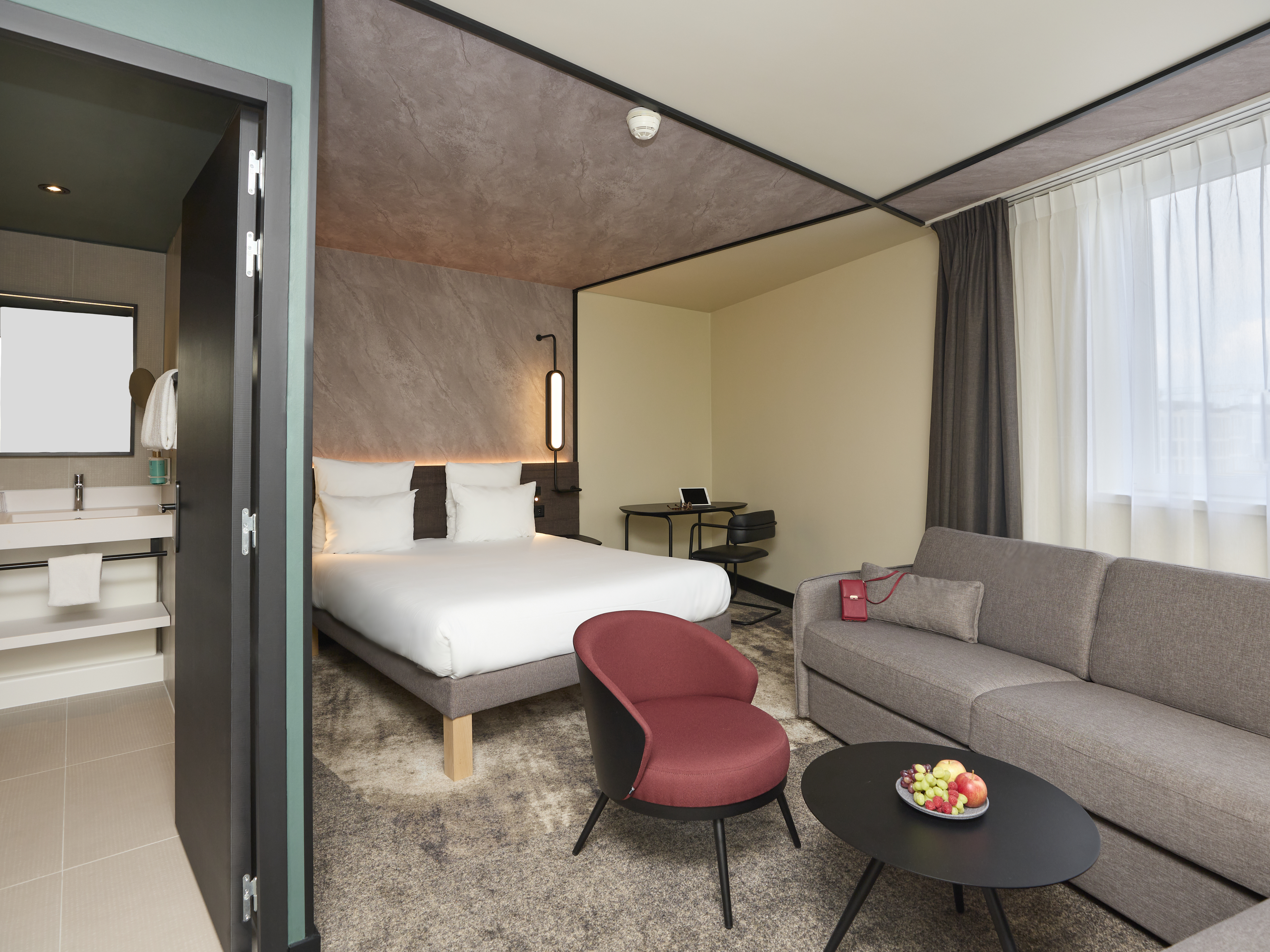 Junior Suite Queen Size Bed