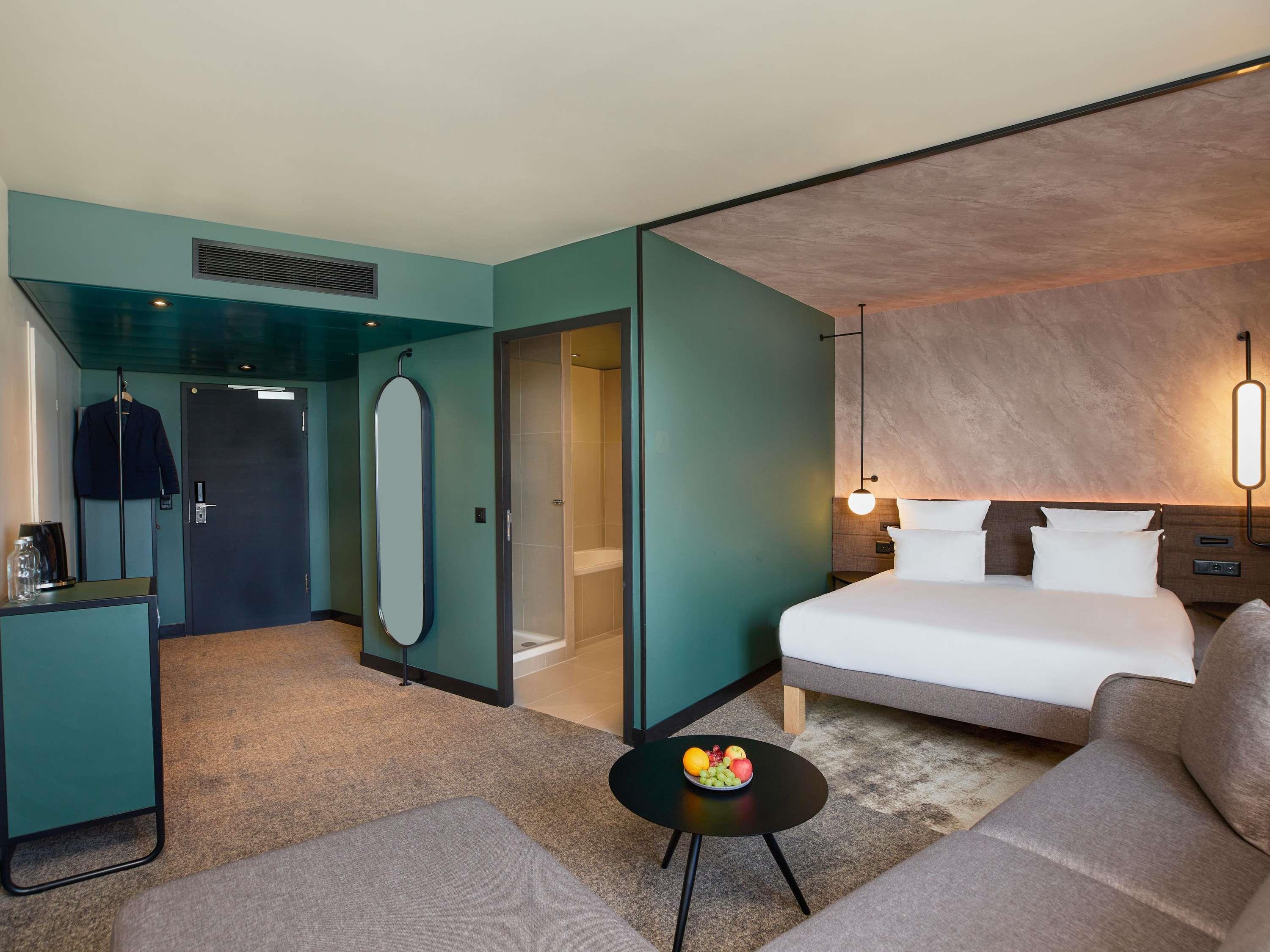 Junior Suite Queen Size Bed