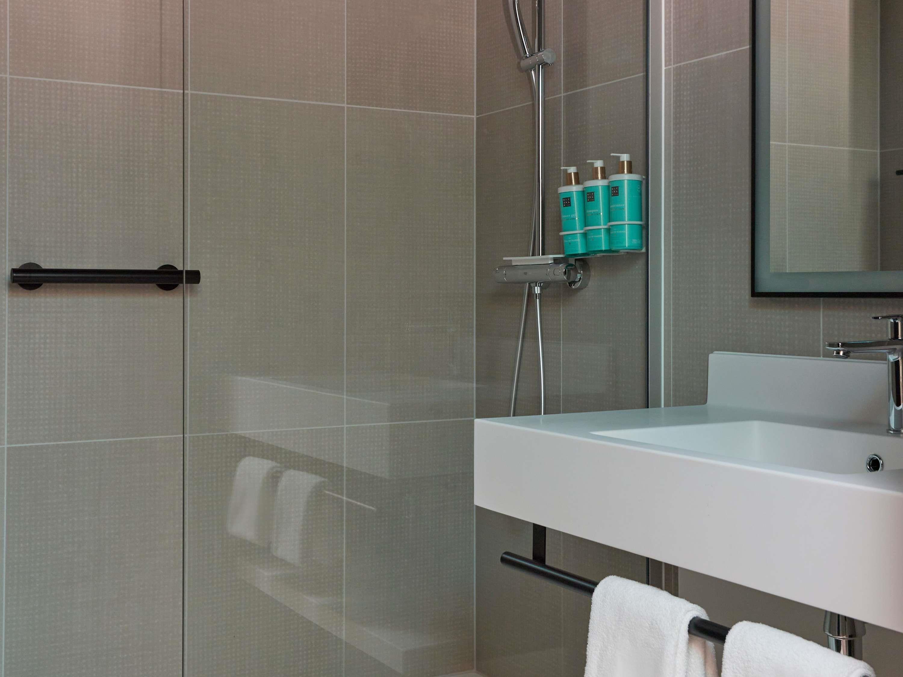 Double Executive Queen Bed