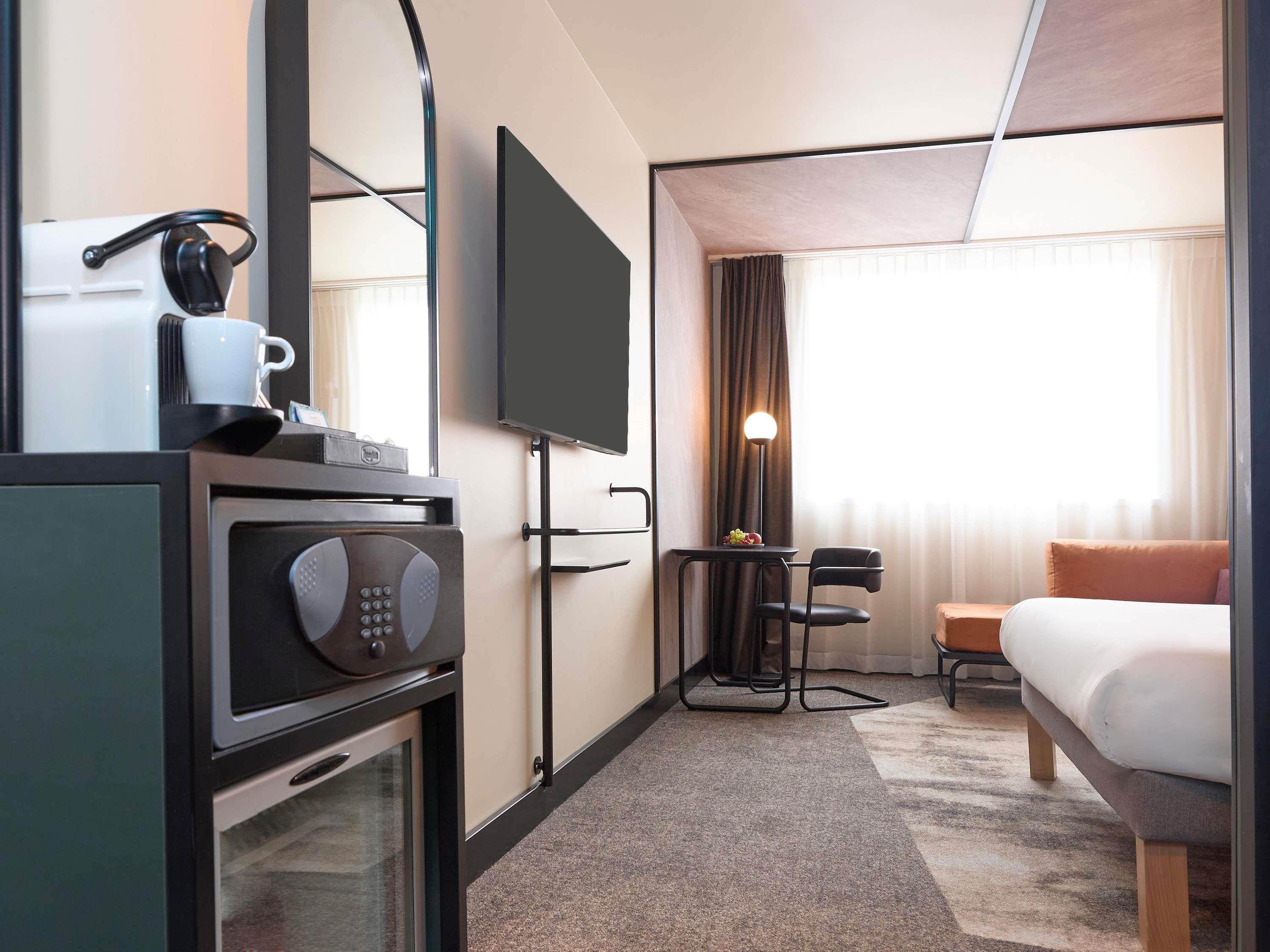 Double Executive Queen Bed