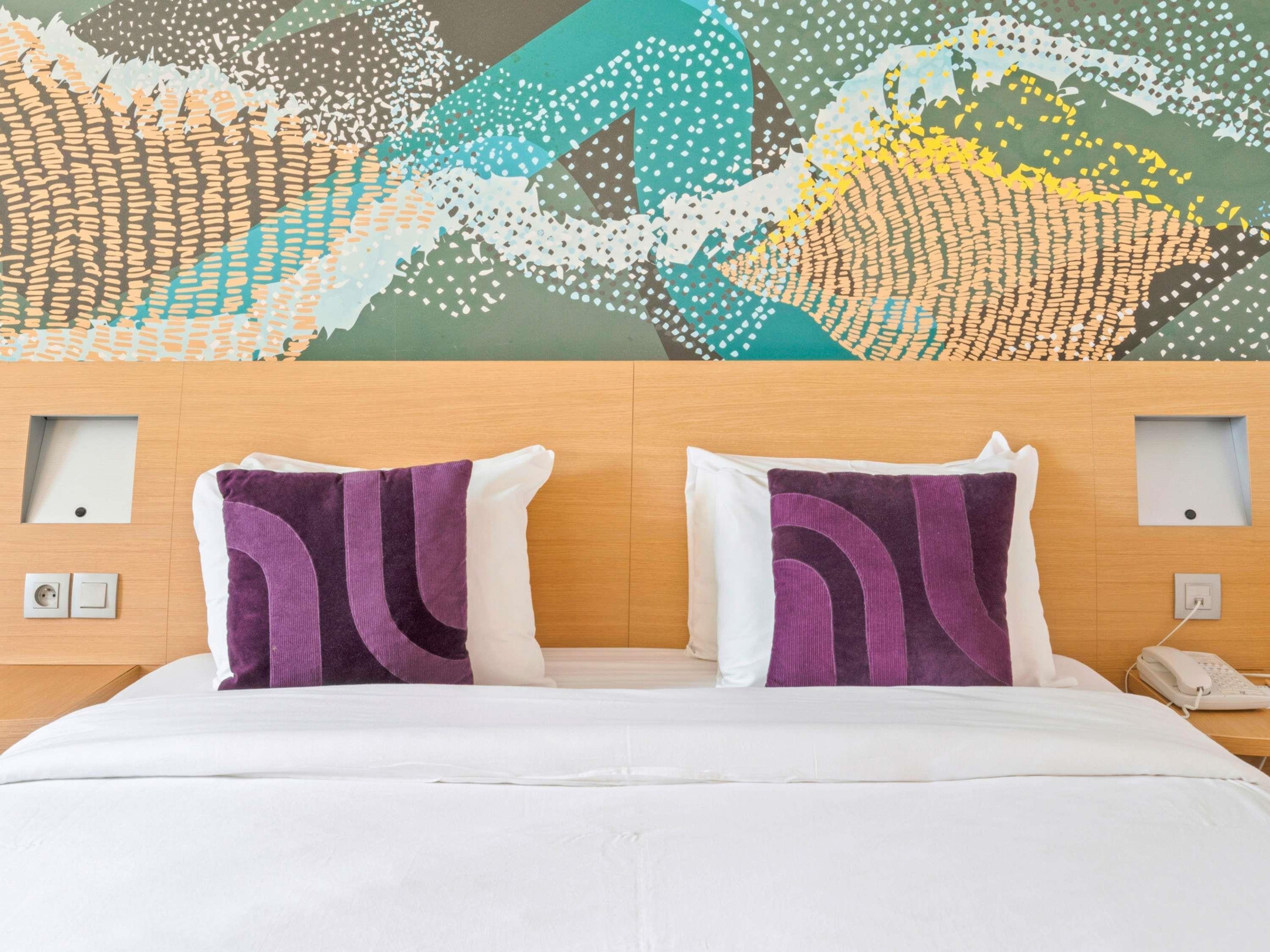 Double Executive Queen Bed