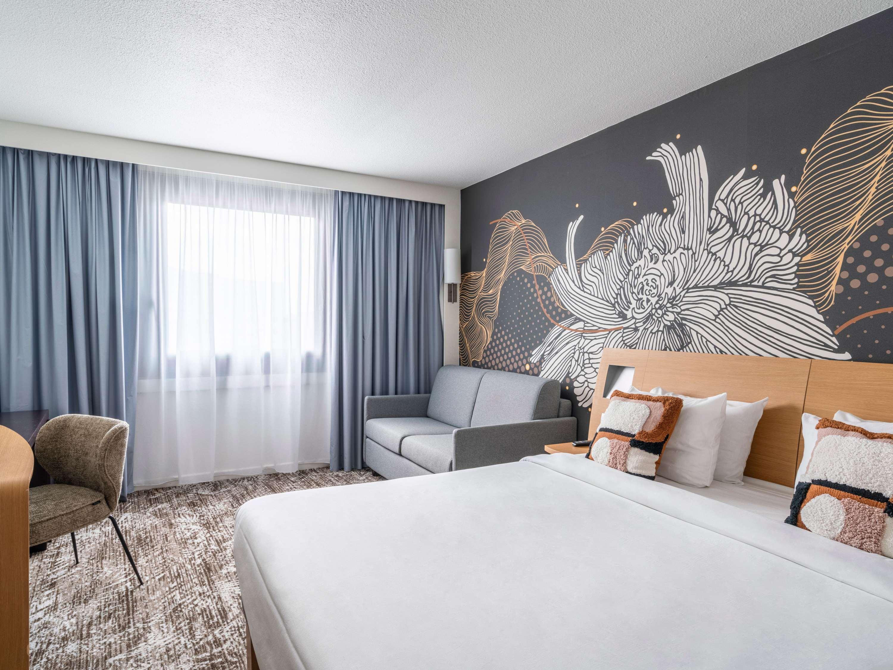 Double Executive Queen Bed