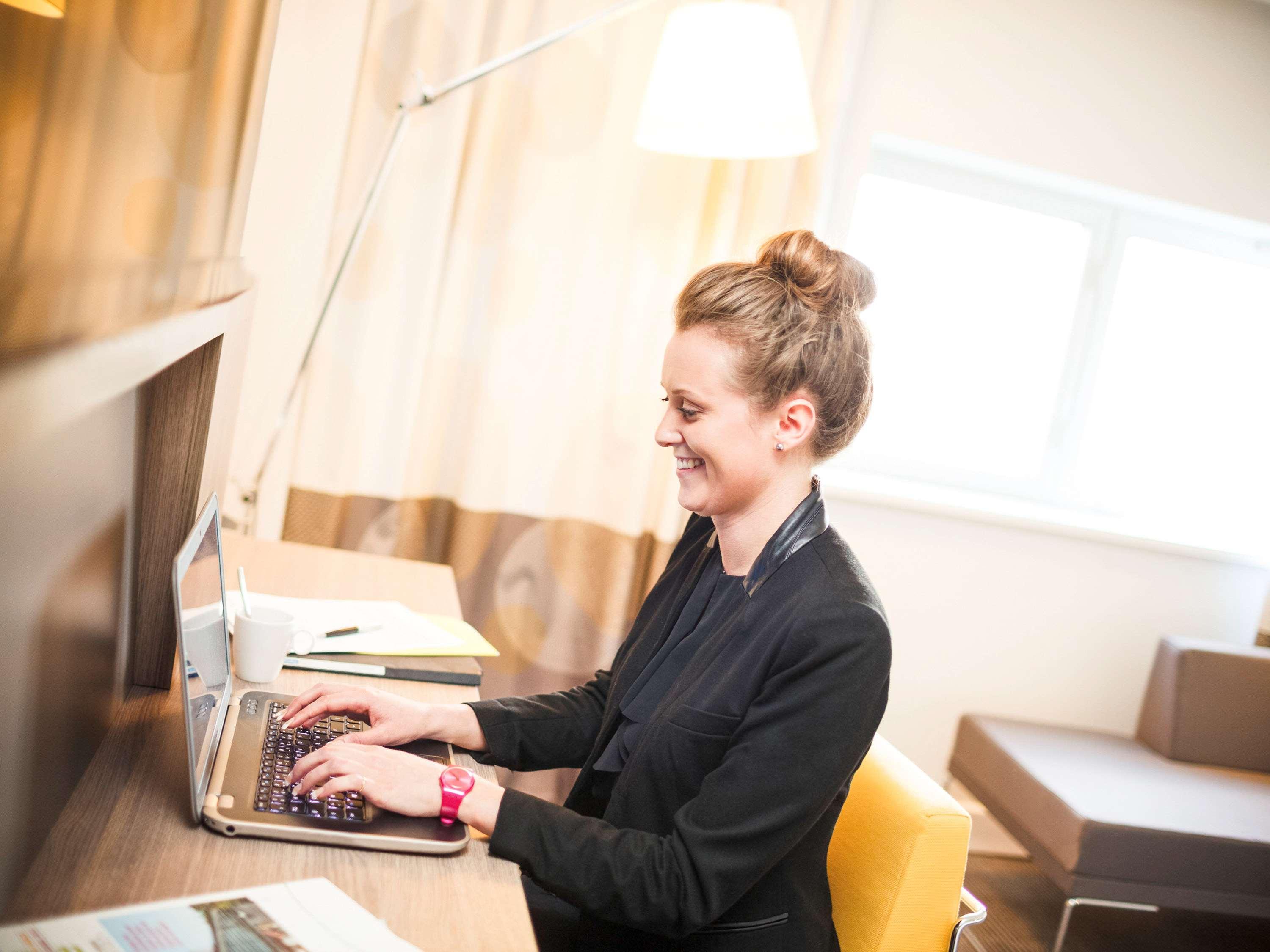 Double Executive Queen Bed