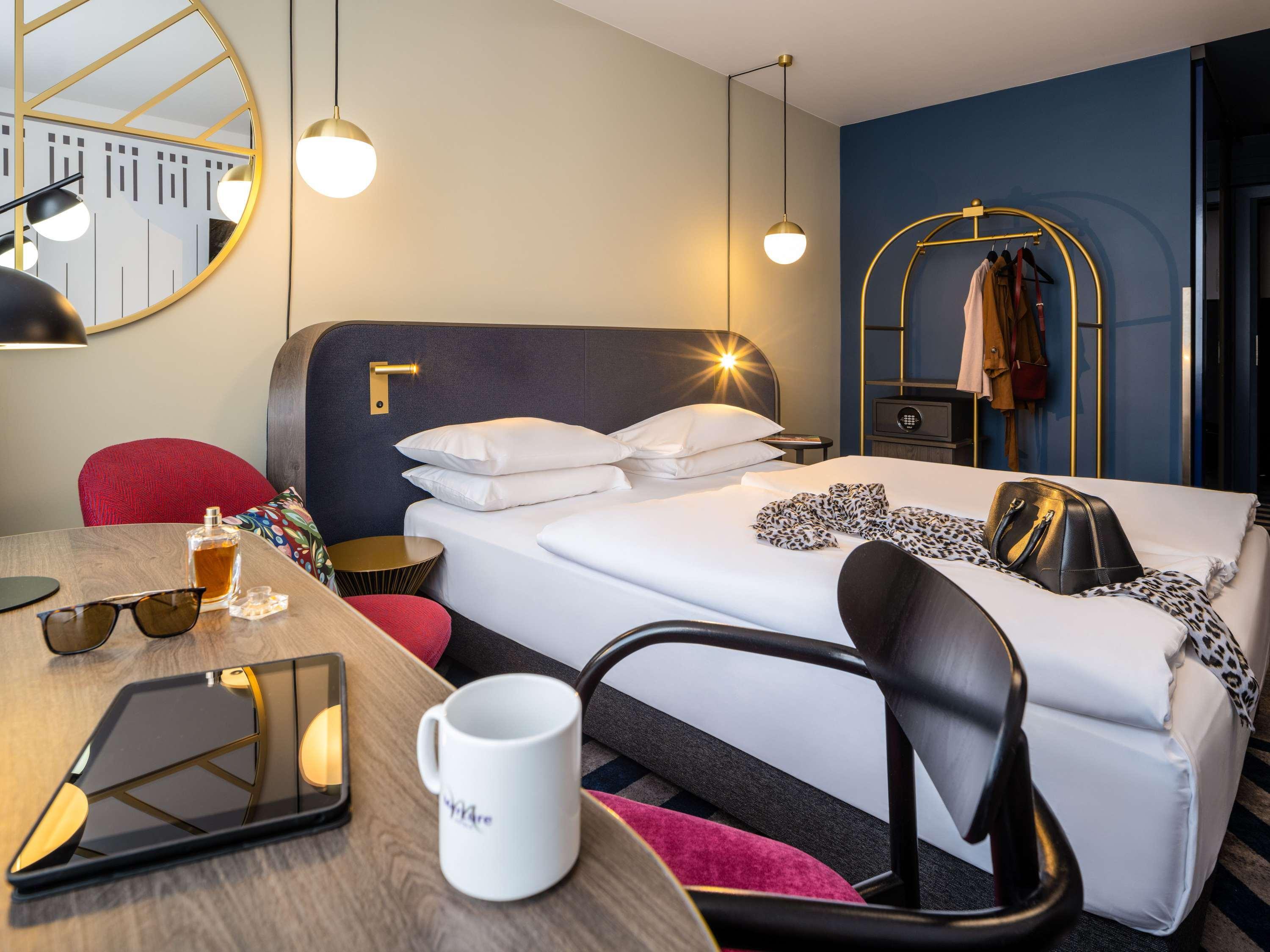 Double Queen Size Bed