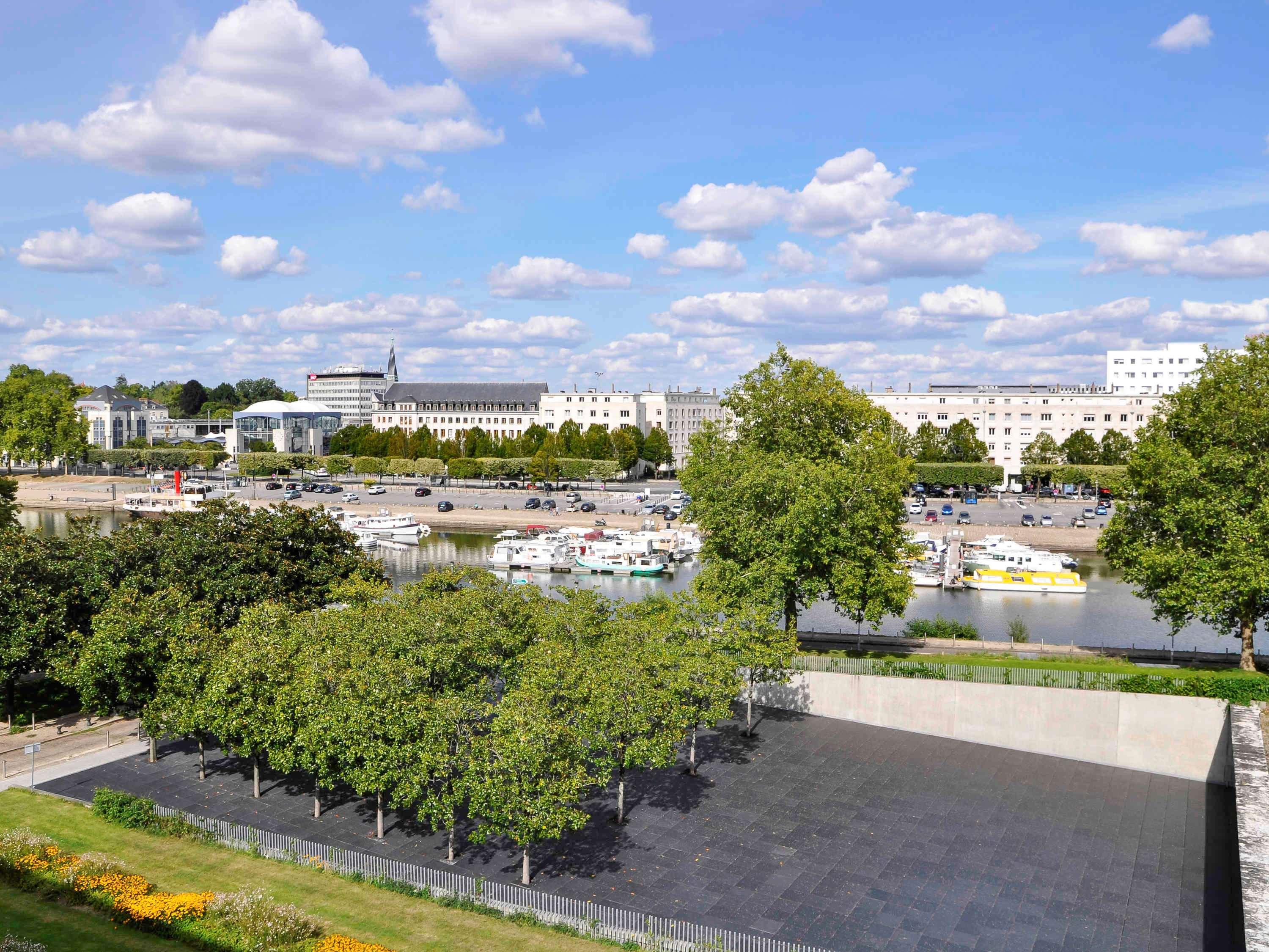 Double Classic Double Bed