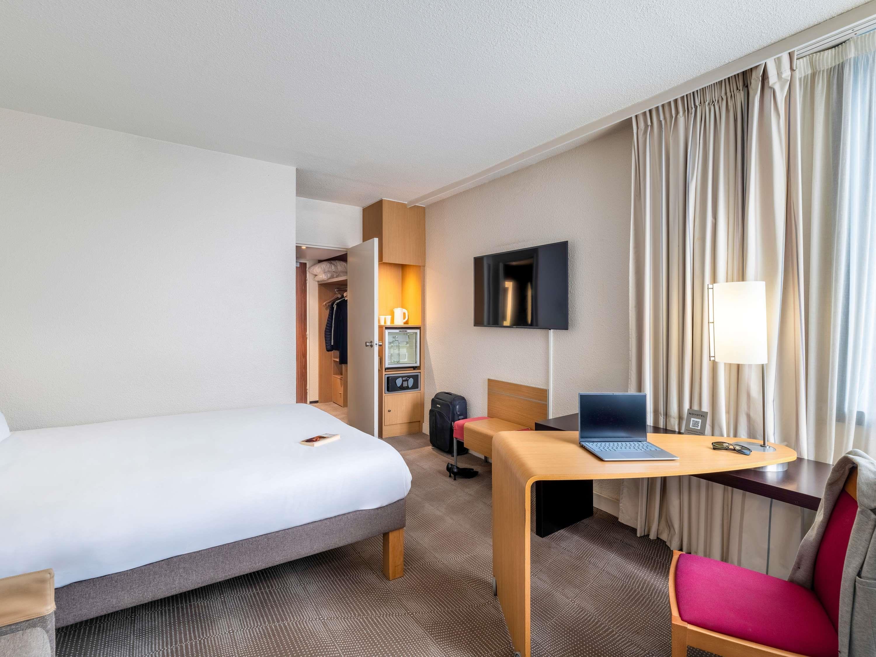 Double Classic Double Bed